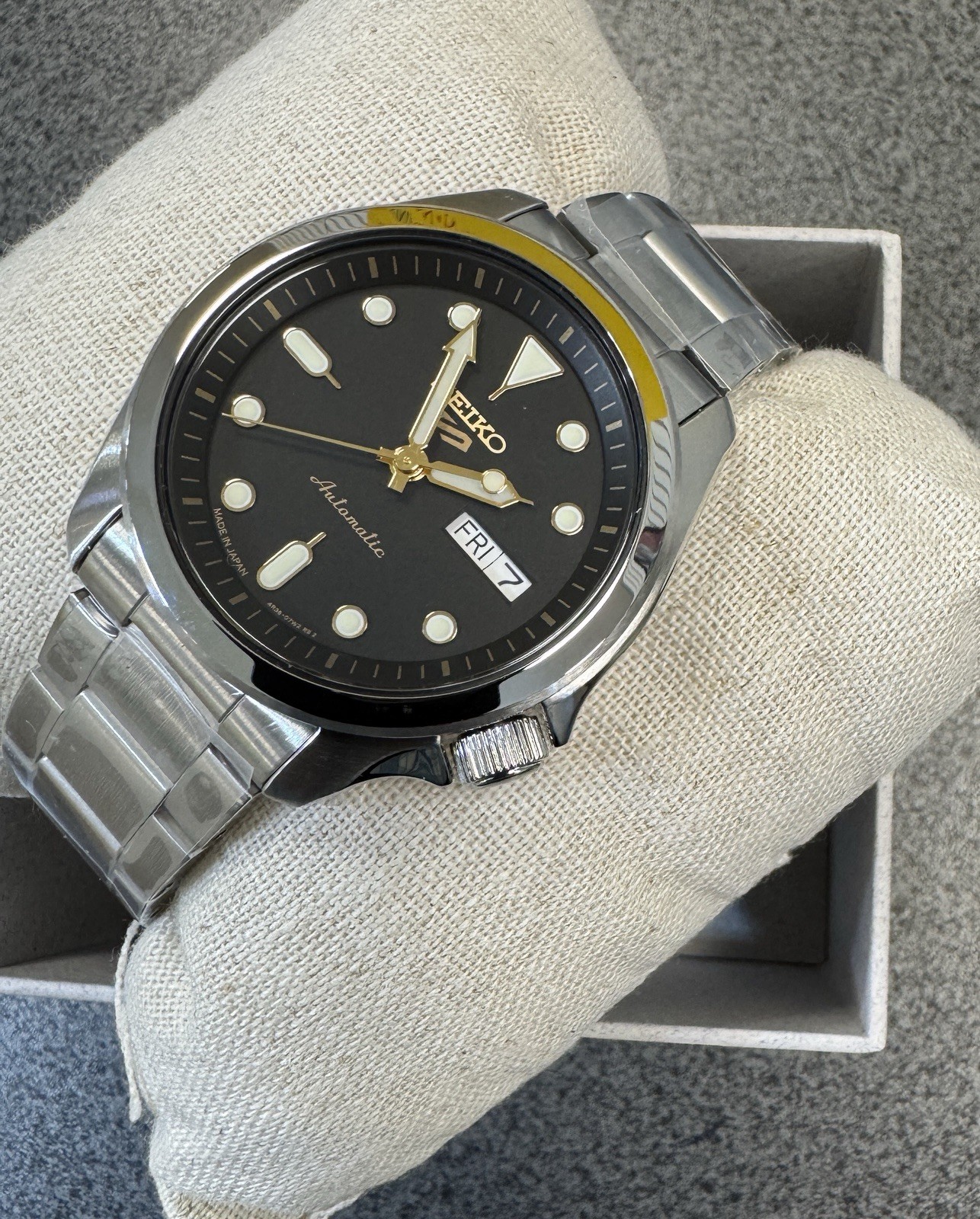 Seiko 5 Sports Men’s Automatic Steel Band Day-date Watch SRPE57 Made In Japan