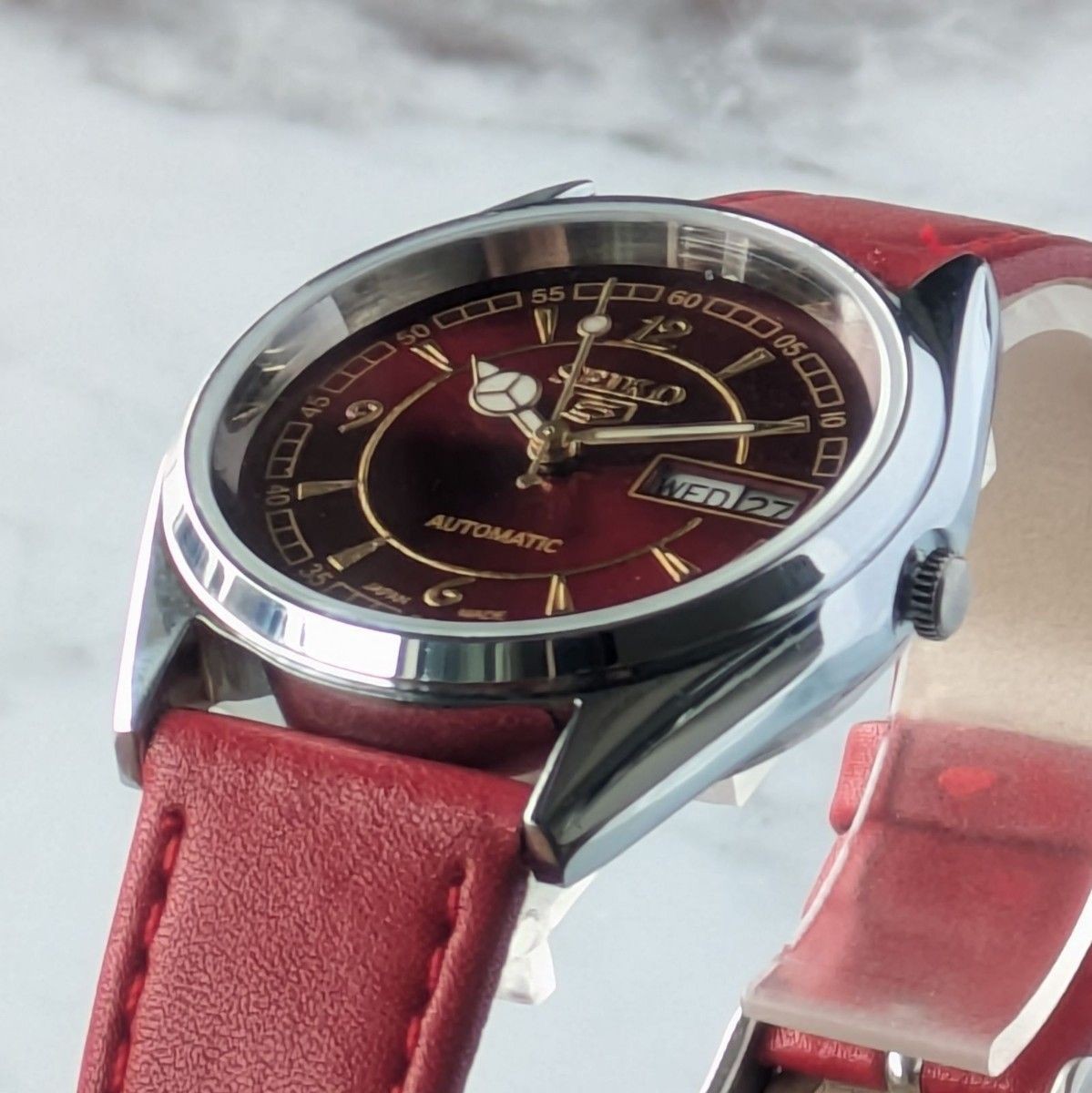 Working Condition SEIKO 5 Automatic Vintage Ruby Red Dial Bar Index Sunburst Lea