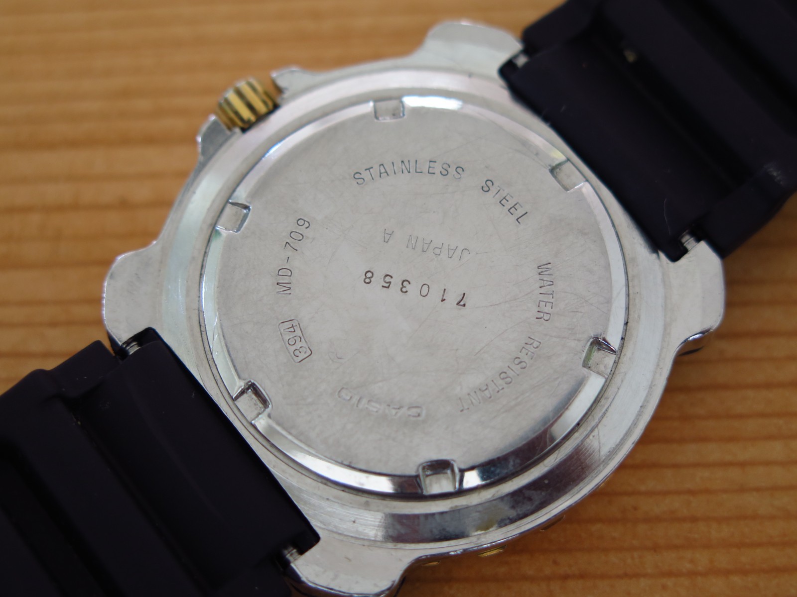 Vintage super rare Casio diver MD-709 300m screw crown exotic numbers working!!