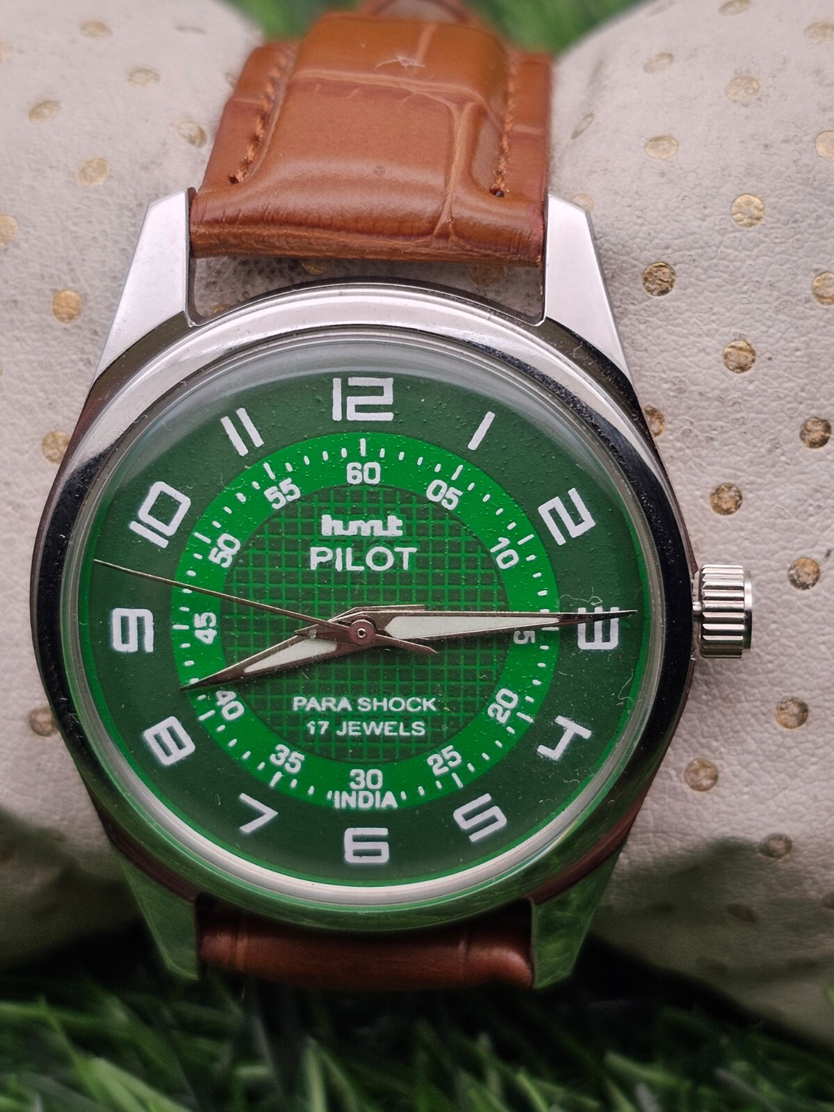 Beautiful Mens HMT Pilot Parashock Mechanical Wind 17J Watch Green Dial