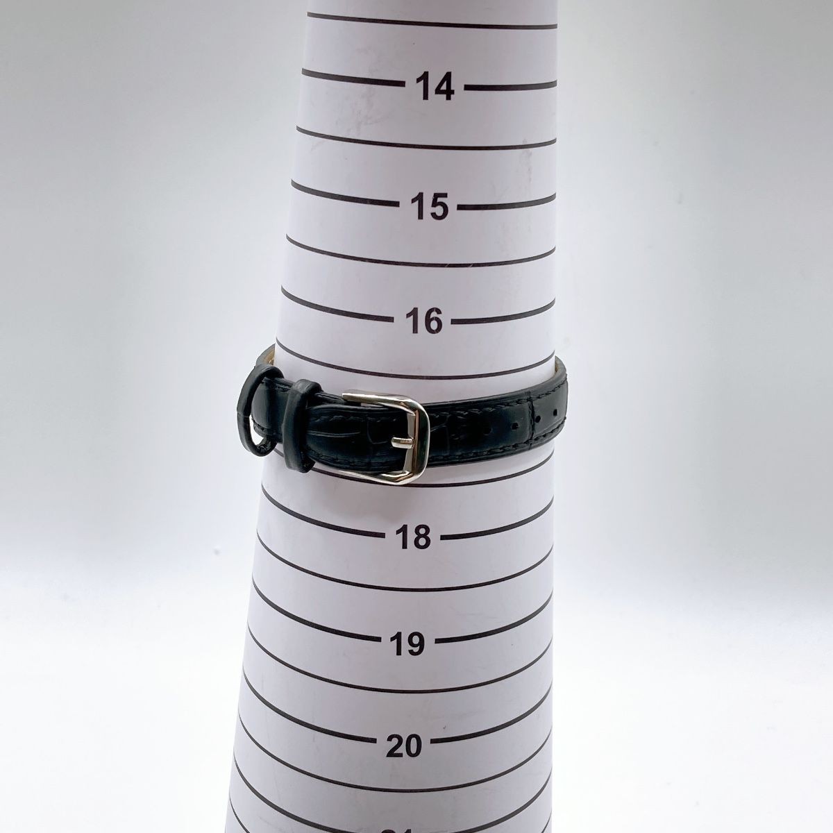 389 Burberry Ladies Watch Quartz New Battery Black Leather