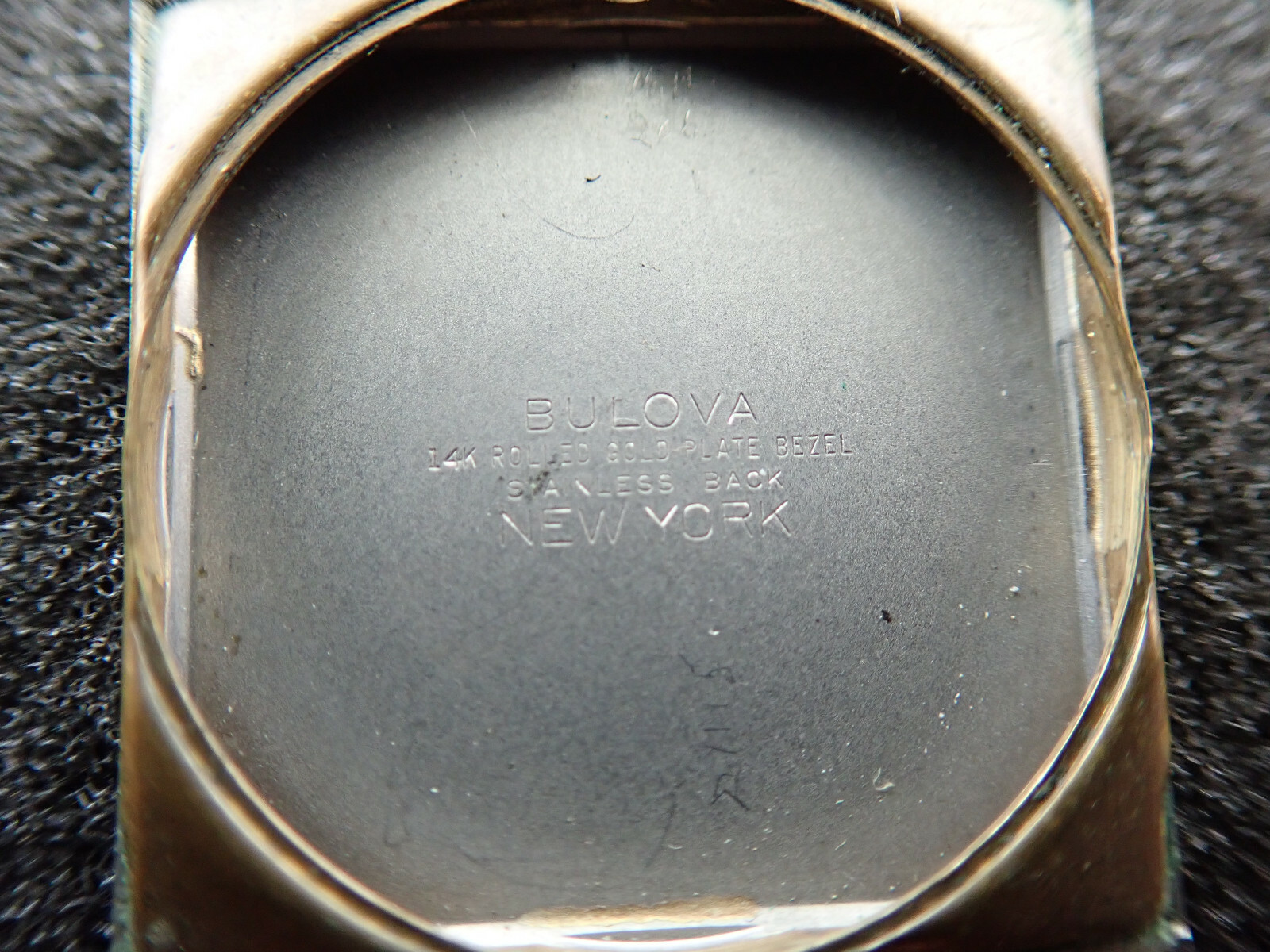 VINTAGE 26.4MM X 33.4MM MENS BULOVA WRIST WATCH CAL. 10BC – RUNNING