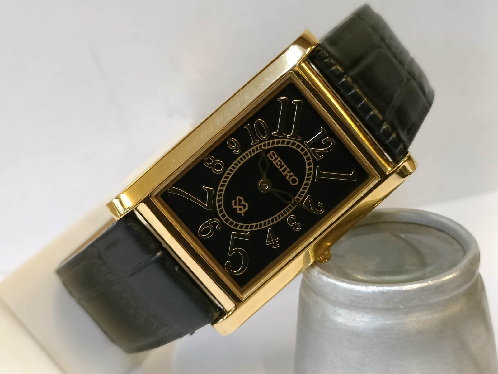 VINTAGE SEIKO SLIM QUARTZ BLACK DIAL JAPAN MEN’S WORKING DRESS WATCH