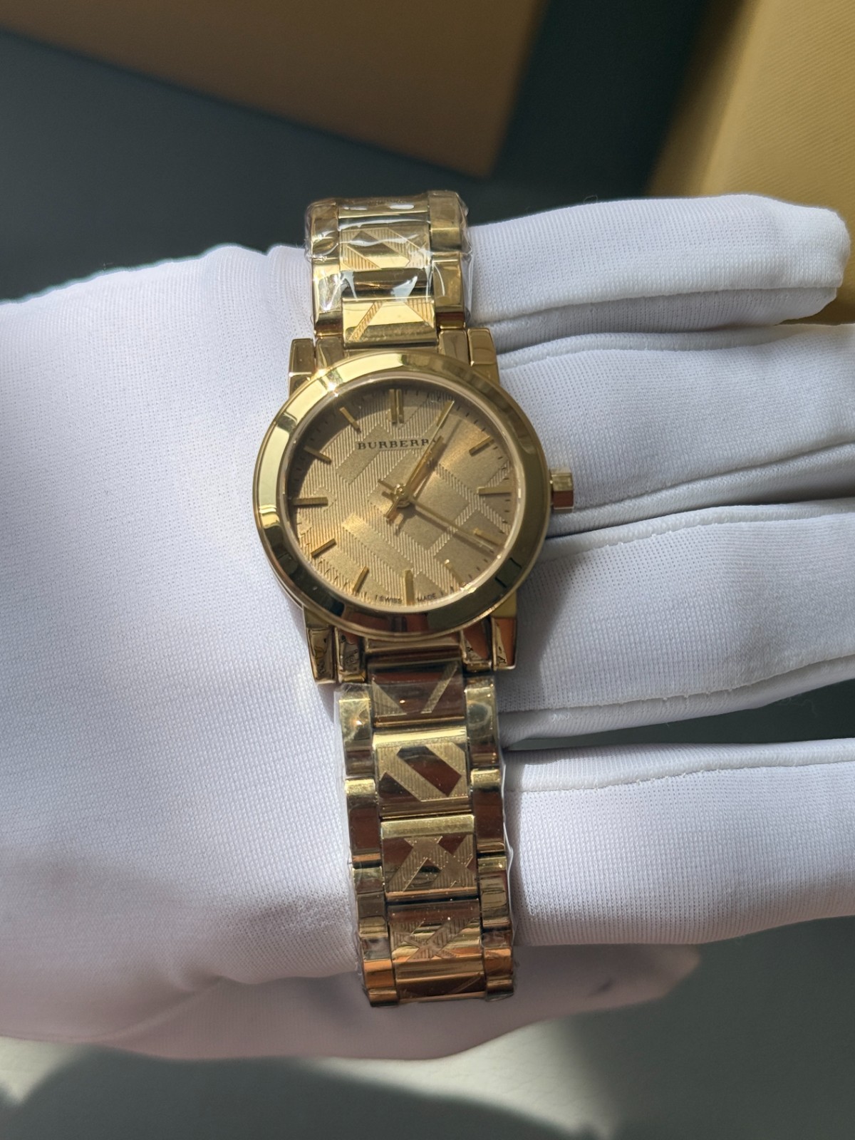 Burberry watch The City Engraved Check Watch 26mm Gold BU9234