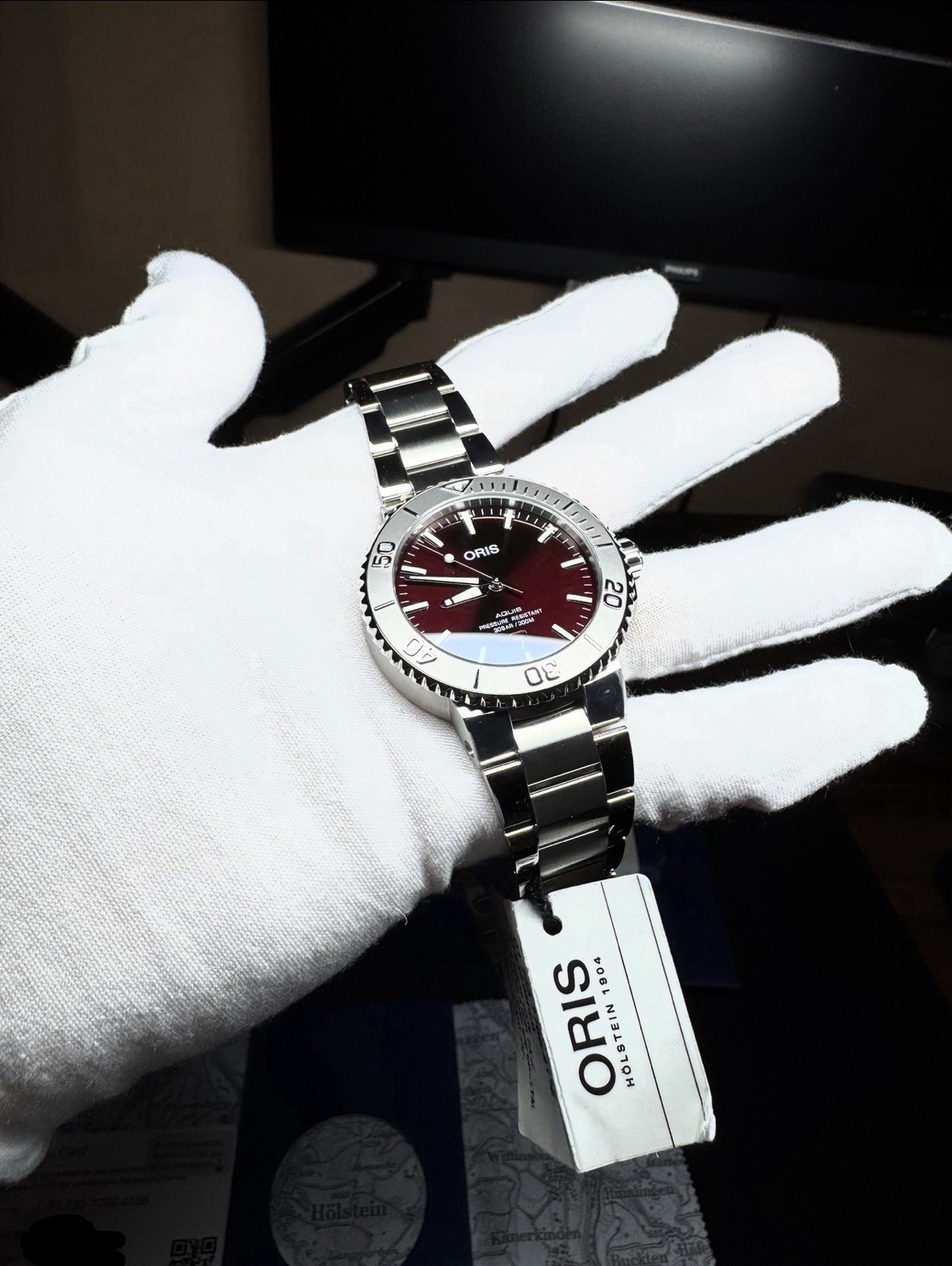 Oris Aquis Date Relief 41.5mm Cherry Red Dial Automatic Full Set