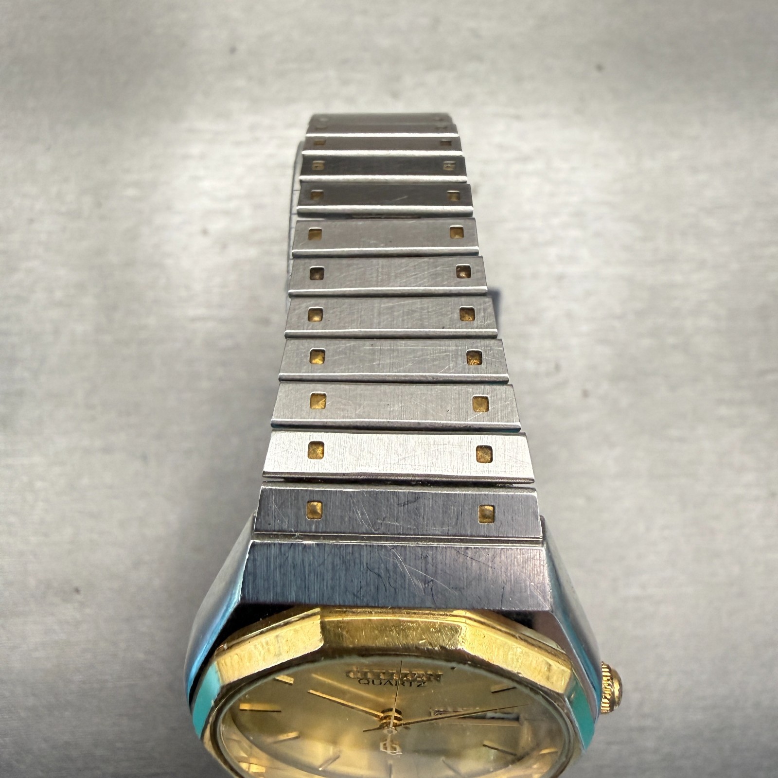 Citizen CQ Watch Men 34mm Champagne Dial Two Tone Daydate Round 3801-289536 VTG