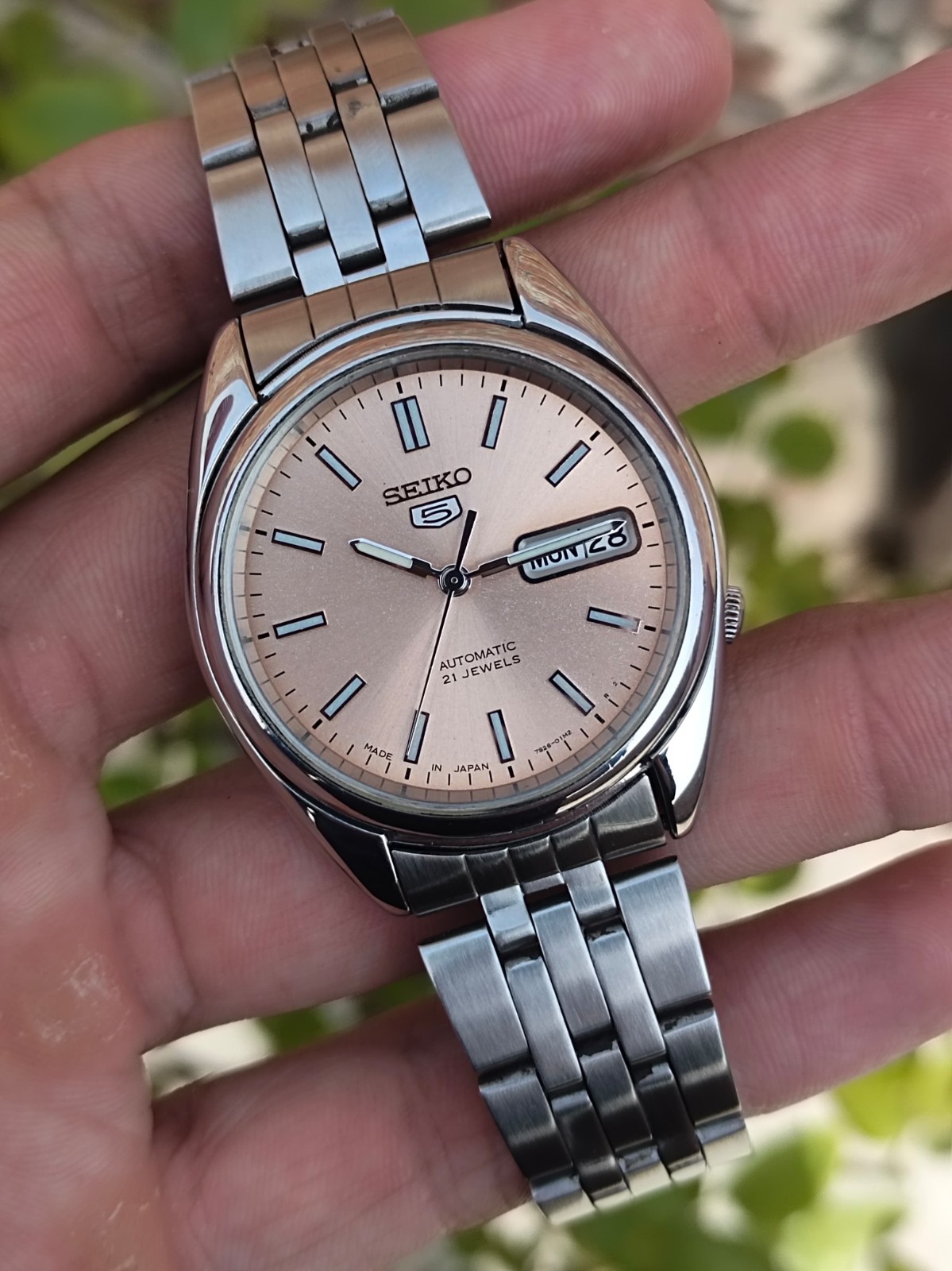 RARE Seiko 5 Salmon Sunburst Dial Exhibition Back Automatic Vintage Watch 7S26