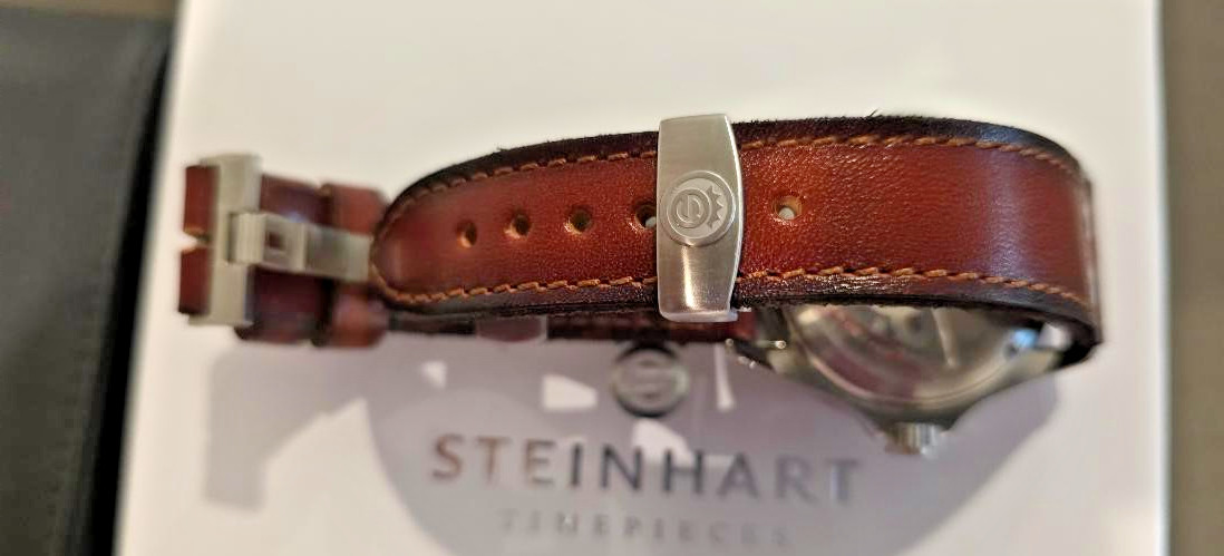 Steinhart Ocean One Vintage Red 42mm Full Set 103-0657 Worn Twice 2 Straps