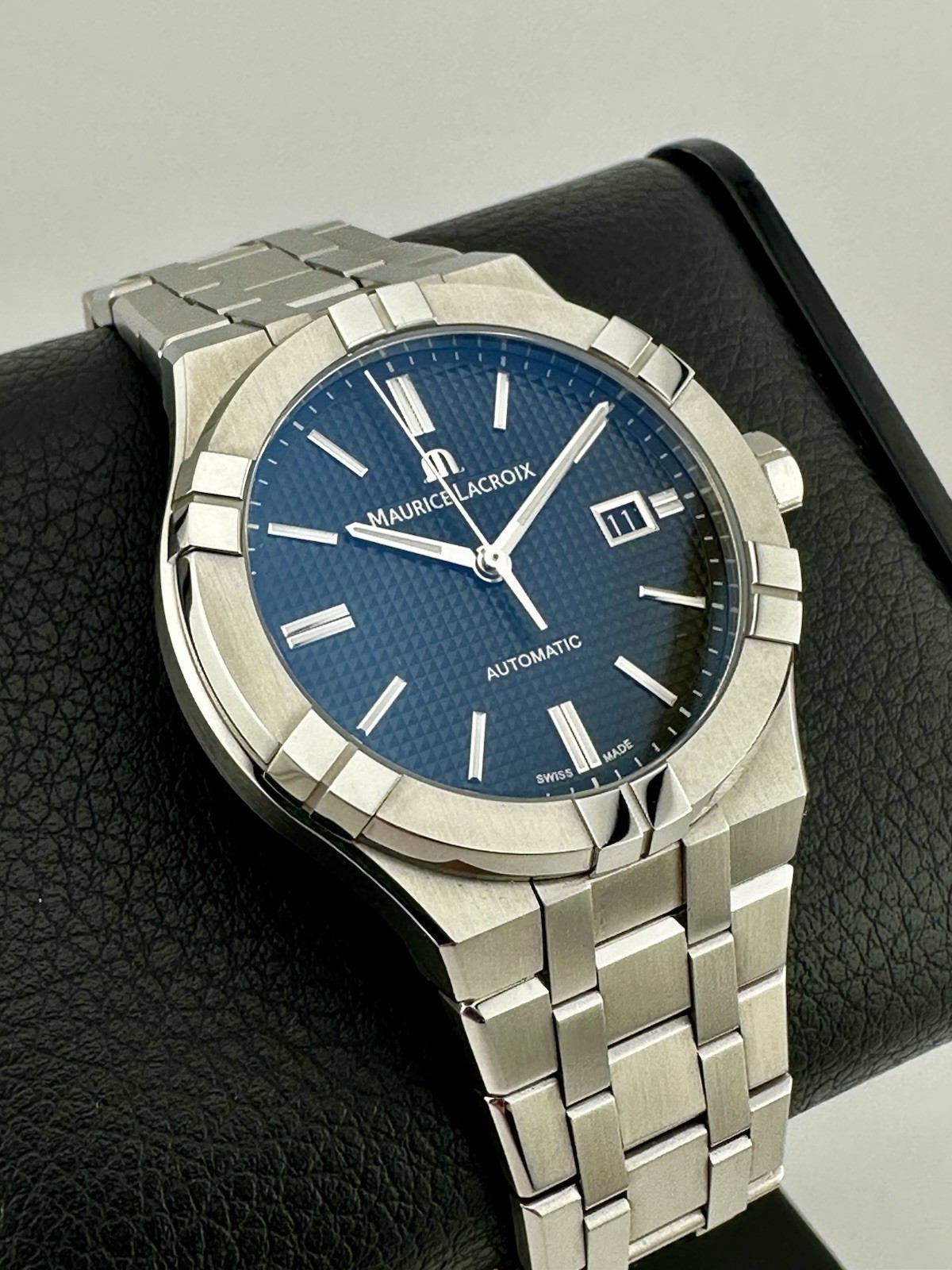 MAURICE LACROIX AIKON AUTOMATIC DATE 42mm Grey Motif Dial Swiss 200m AI6008