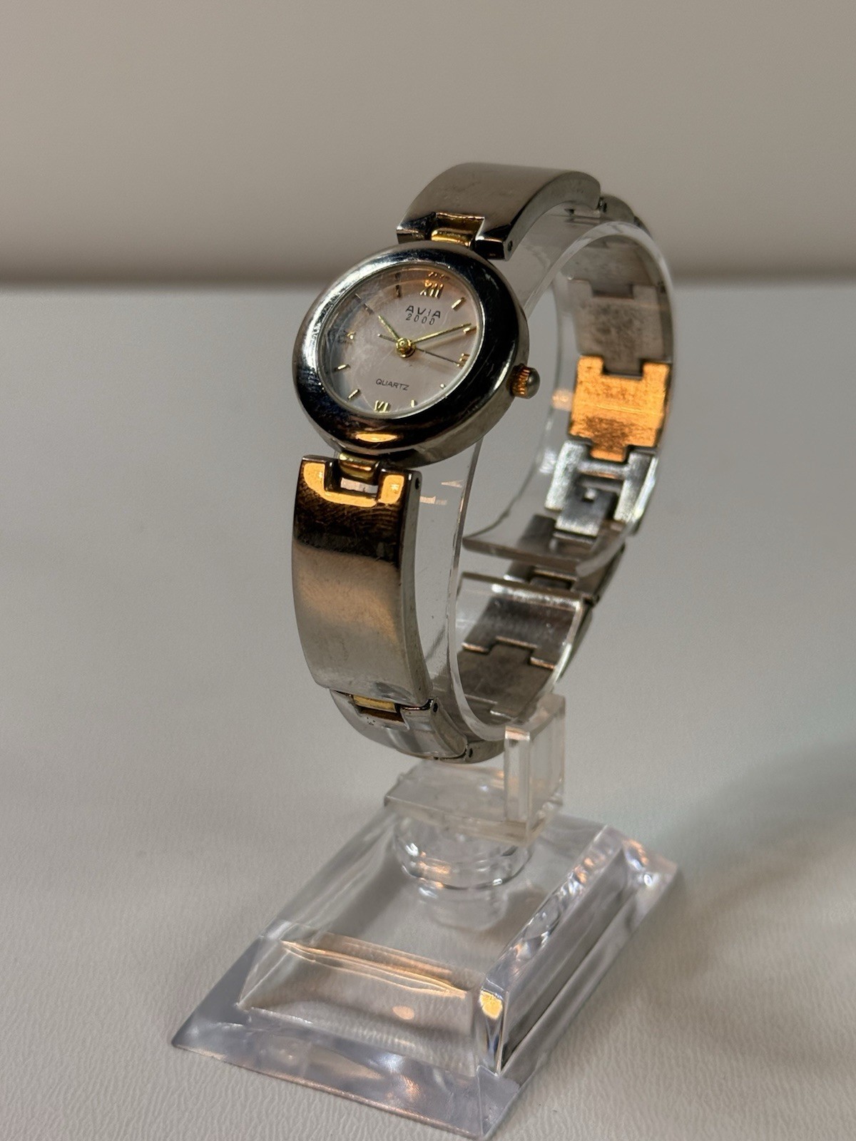 ✨Avia 2000 Wristwatch | 878572 | Two-Tone Silver & Gold | Classic Round Face ✨