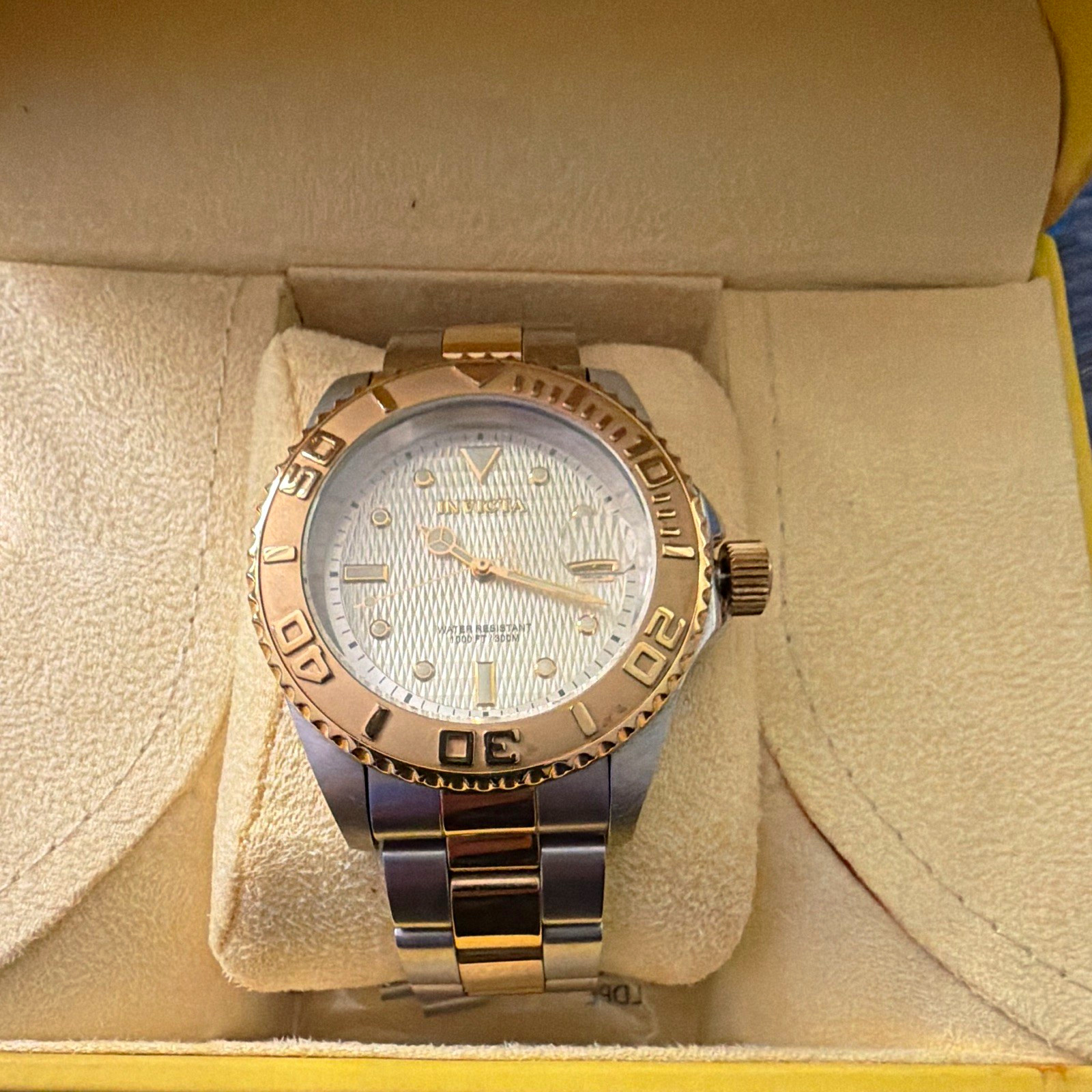 Invicta Women’s Pro Diver Two-Tone Quartz Analog Date 36mm 100m Box Manual
