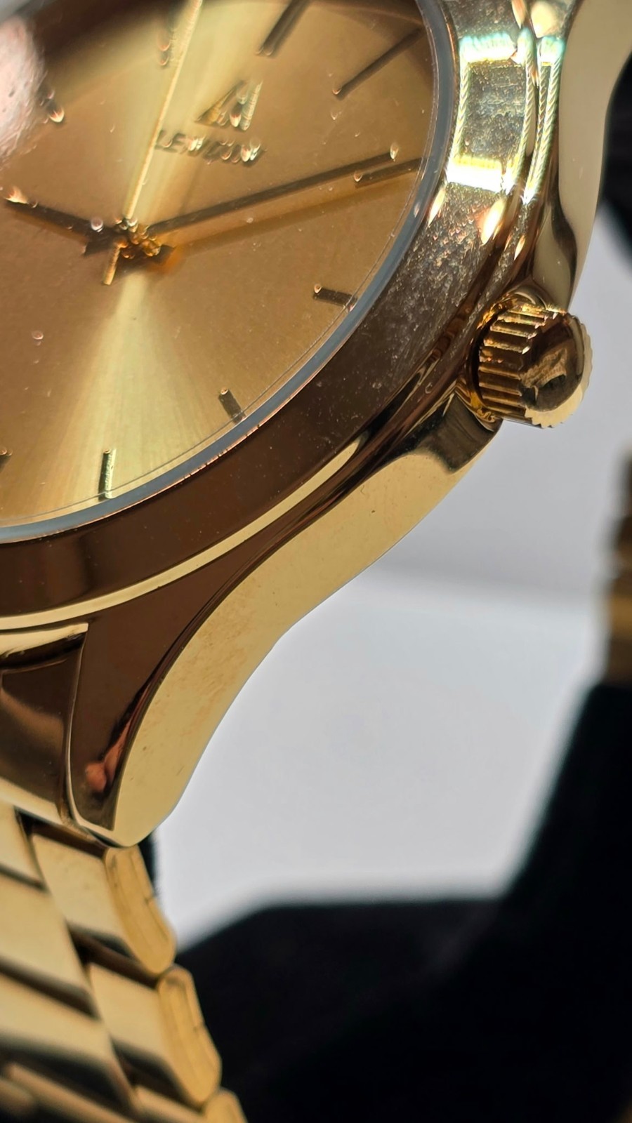 Lenoin Unisex Quartz Analog 50m 5ATM Gold Dial Gold Tone SS Bracelet Watch