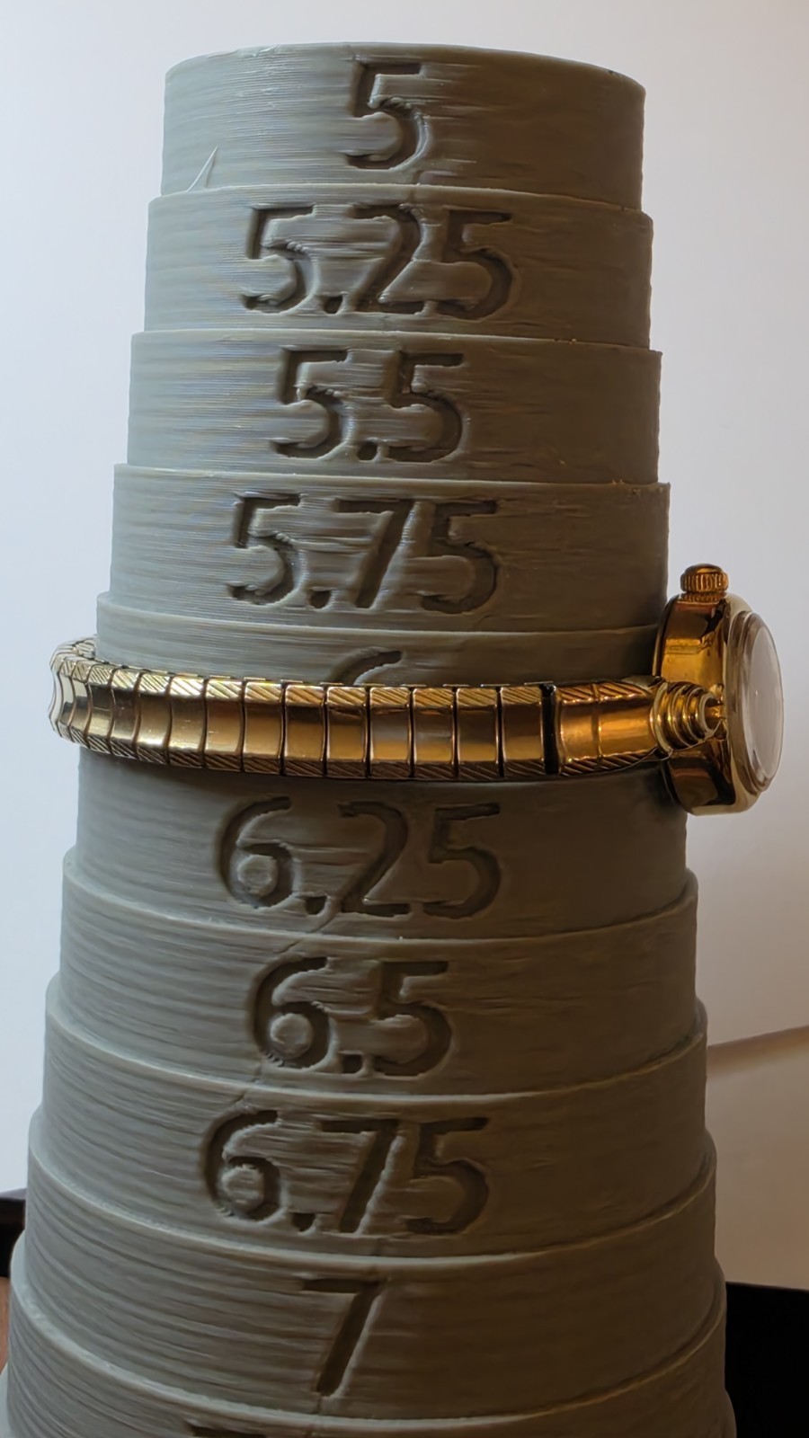 Vintage Timex Quartz Women’s Gold Tone Analog Bangle Bracelet Dress Watch