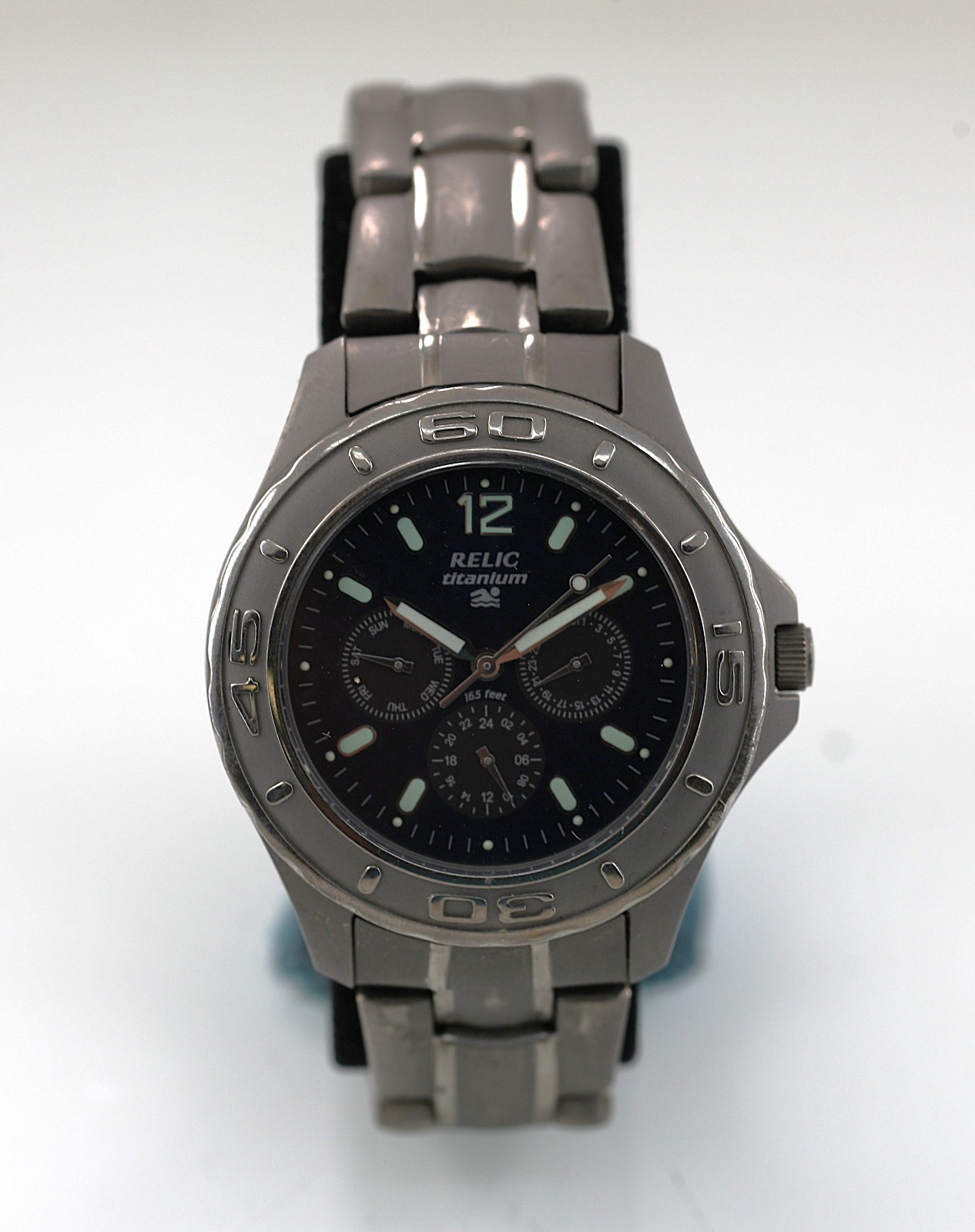 Relic Wet Watch Men Gray Silver Solid Titanium 50m Day Date 24hr Blue Quartz