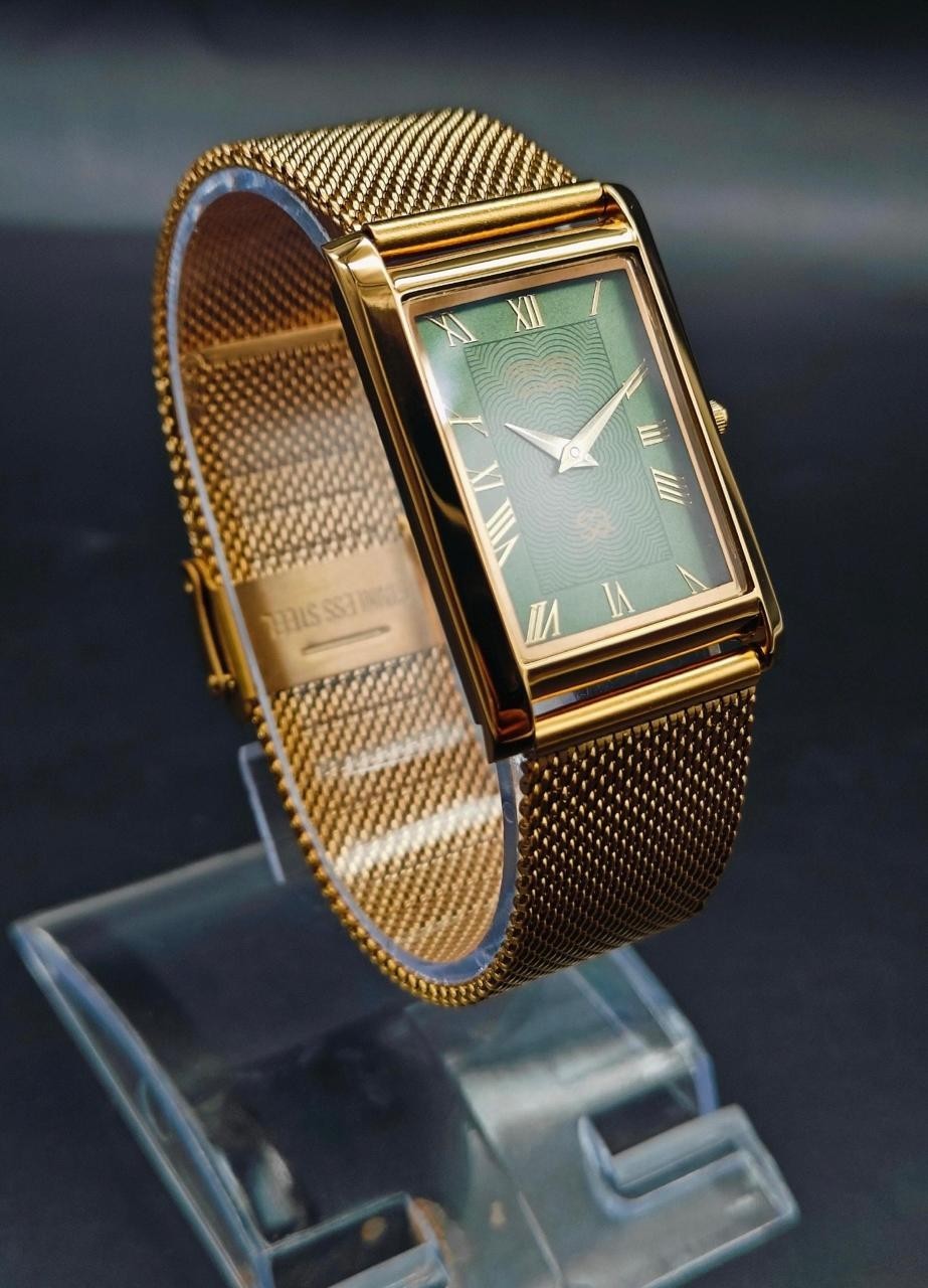 Vintage Seiko Slim Quartz Men’s Wrist Watch With Free DDP Shipping