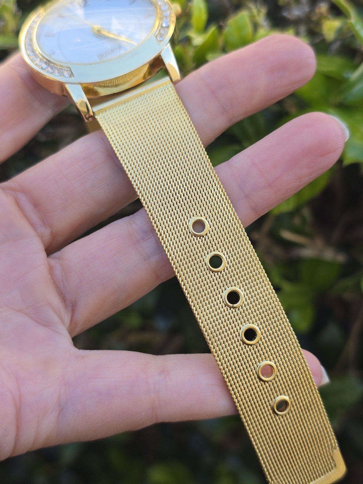 Quartz Gold Tone Mesh Clear Rhinestones Ladies Wrist Watch 7″ Needs Battery