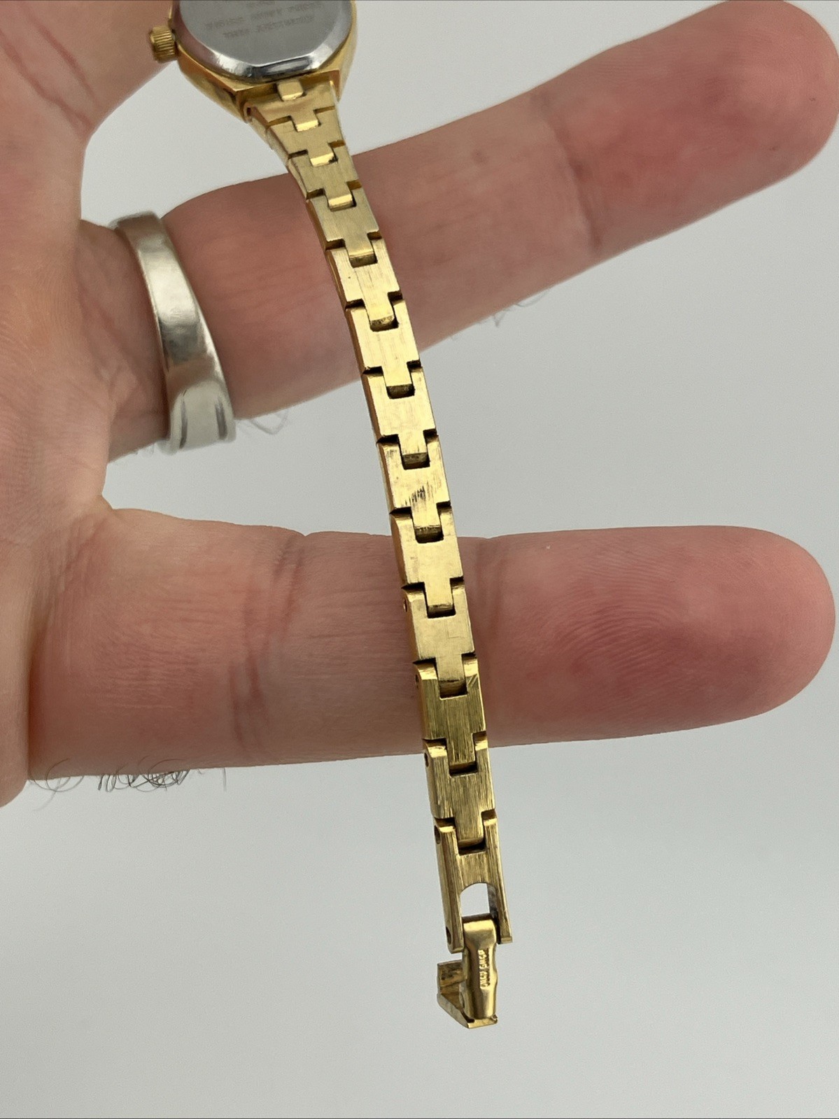 Vtg Armitron Ladies 16mm Dainty Watch Gold Tone Heart Dial 6″ 25/5048 -RUNS