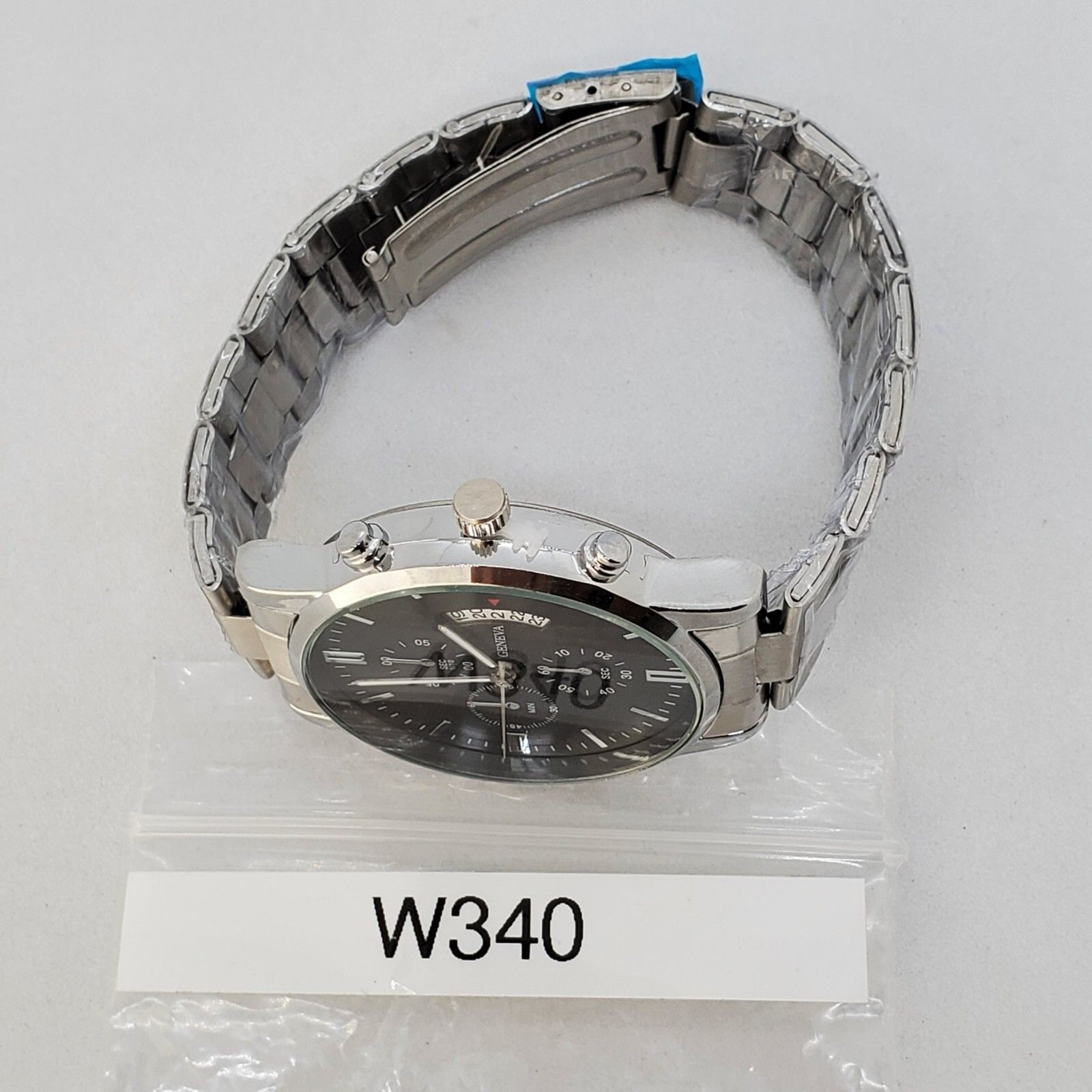 Men’s Watch 42MM Gray Case Black Dial Date Indicator Gray Bracelet Band 7″ Wrist