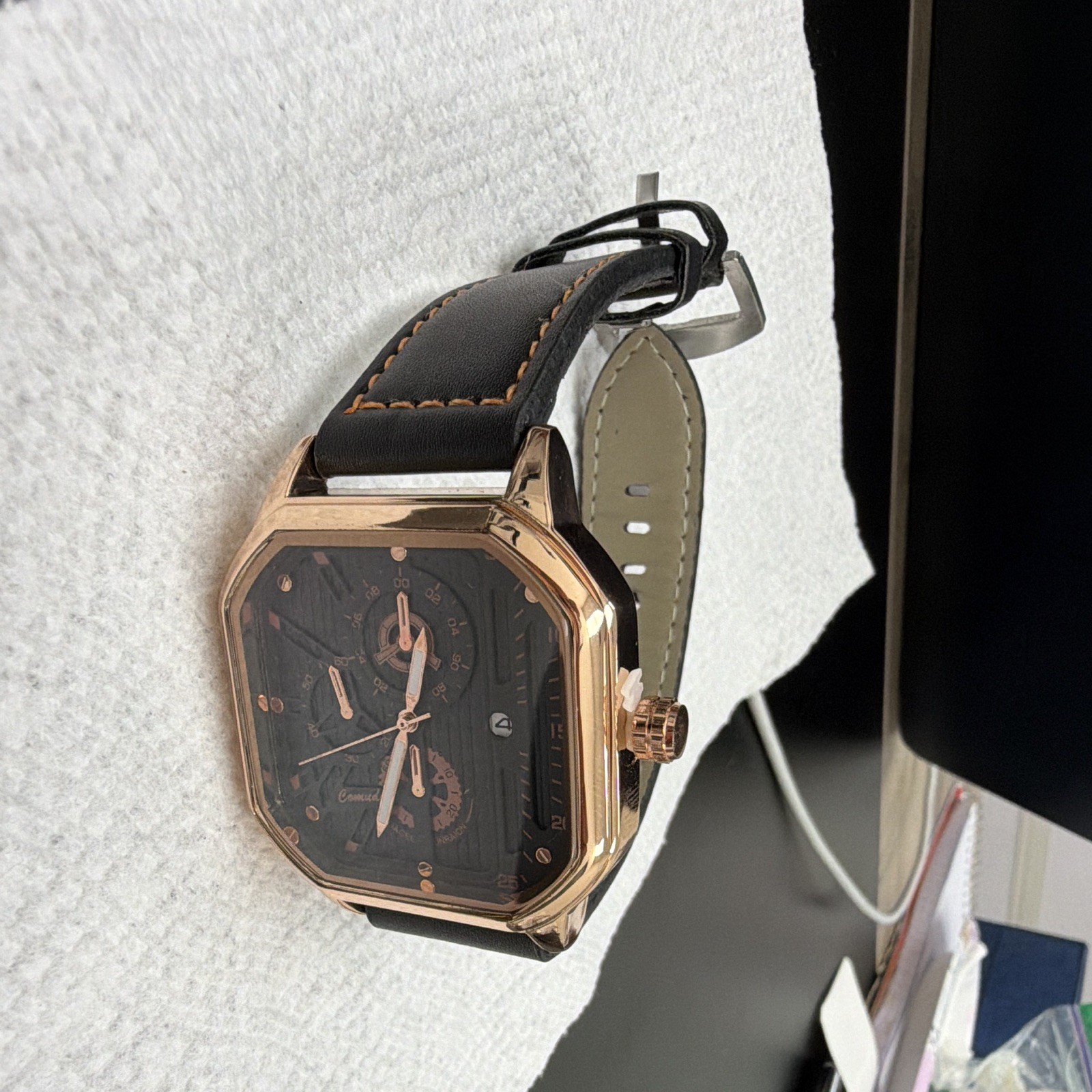 Quartz Square Analog Wristwatch Gold Tone Case Black Dial Date Black Leather