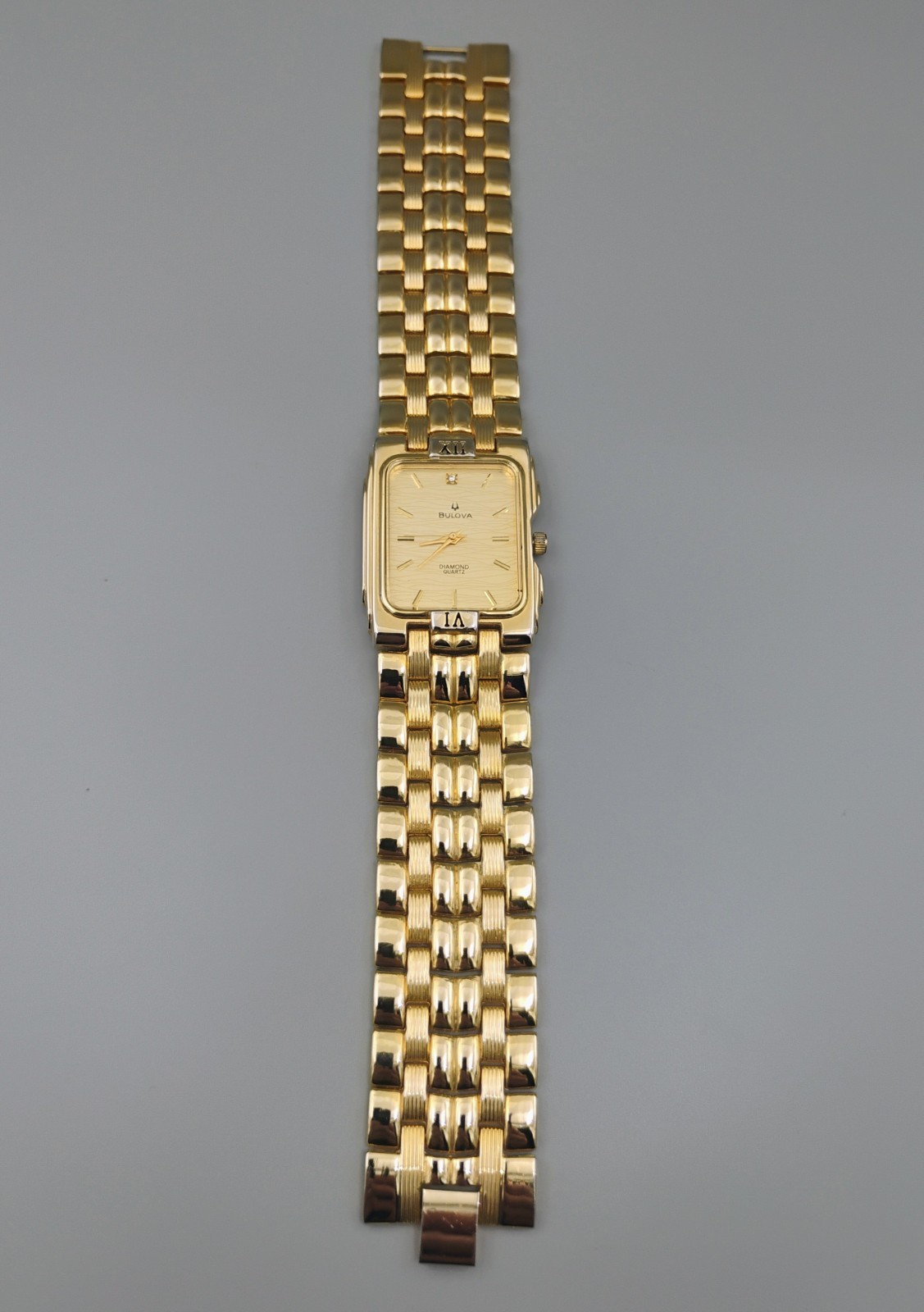 Stunning Vintage Bulova Diamond Quartz Running Mens Watch 3063-5020 AO 18k Gold