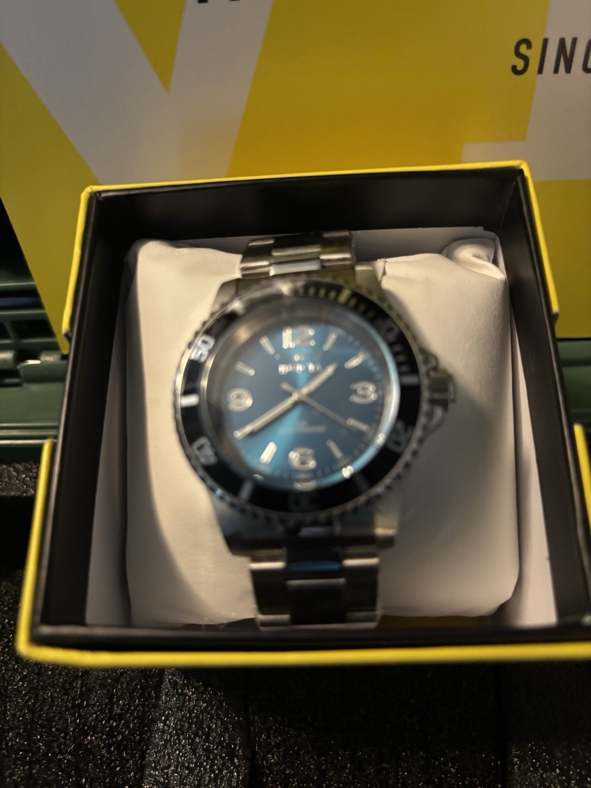 Invicta Men Pro Diver Quartz Blue Sunburst Dial SS Bracelet 100m 44-47.9mm Box