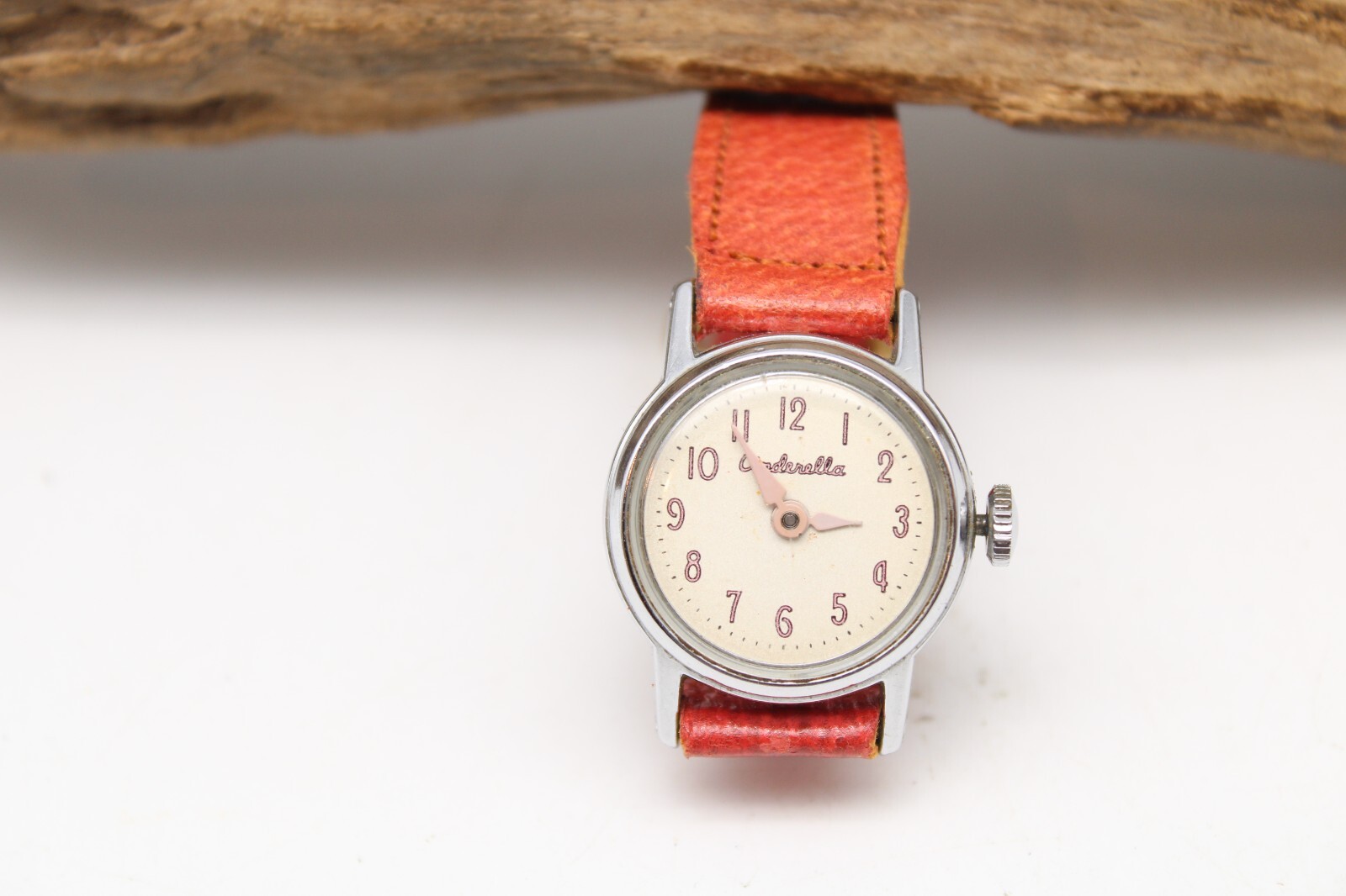 CHILD’S CINDERELLA WRIST WATCH 24.2mm 13.8mm LUG 6″ LONG RUNS (CW)