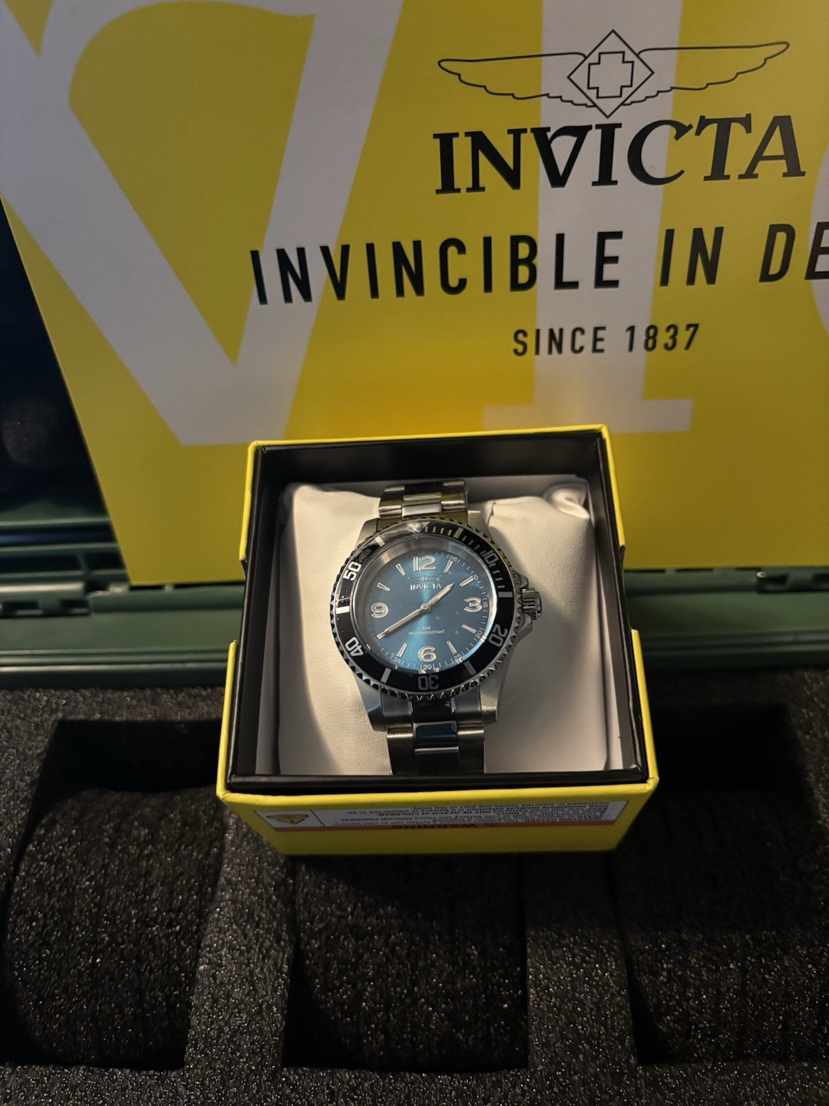Invicta Men Pro Diver Quartz Blue Sunburst Dial SS Bracelet 100m 44-47.9mm Box