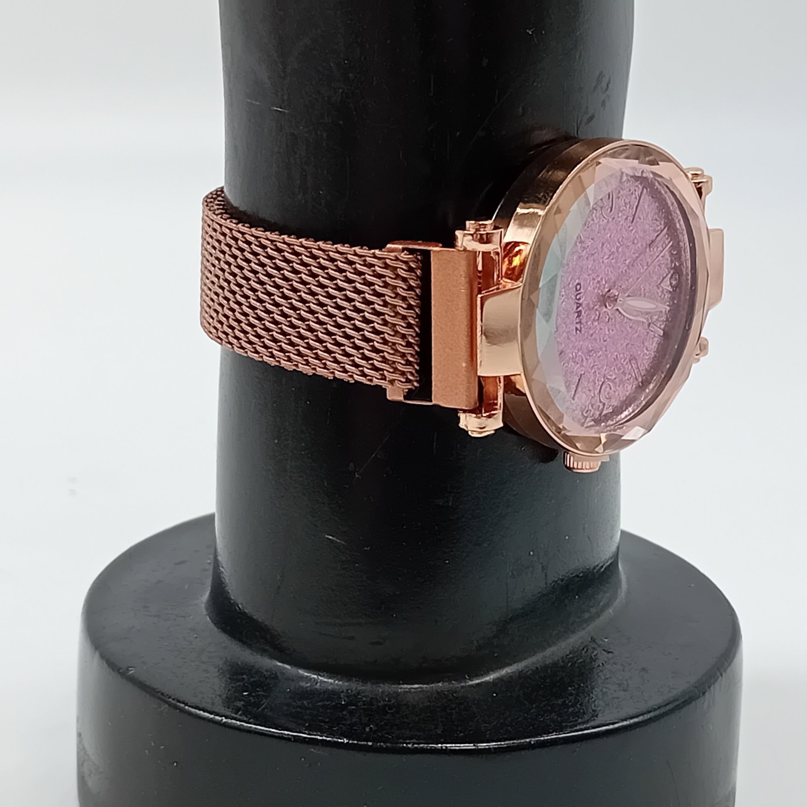 Women’s Rose Gold Mesh Quartz Wristwatch 30mm Pink Dial Pre-Loved