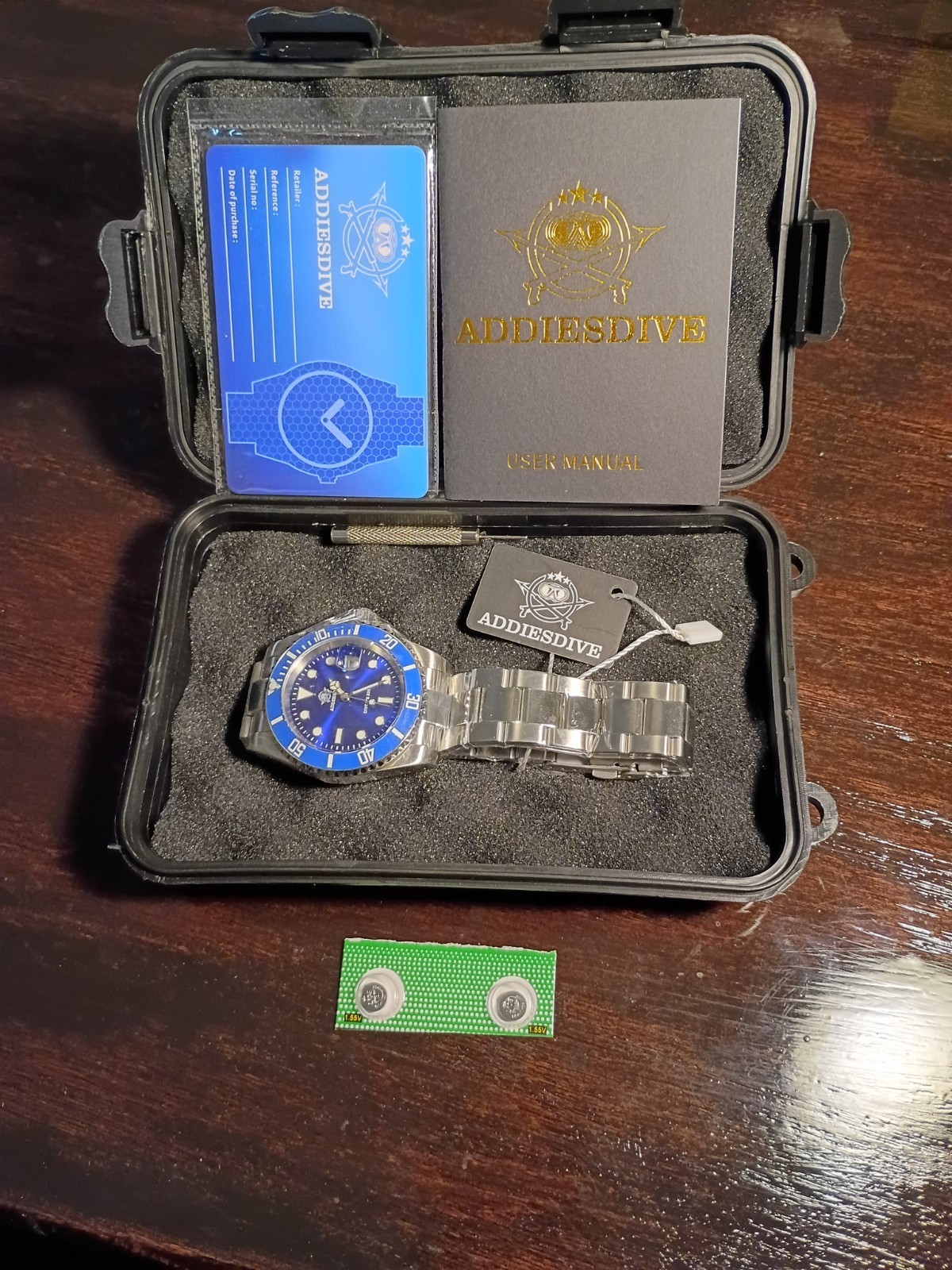 Addiesdive Blue diver with extra batteries, box, warranty papers