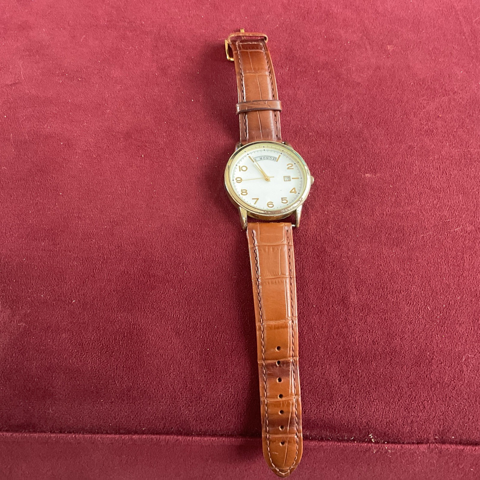 Vintage Men’s Quartz Analogue Watch with new battery fitted