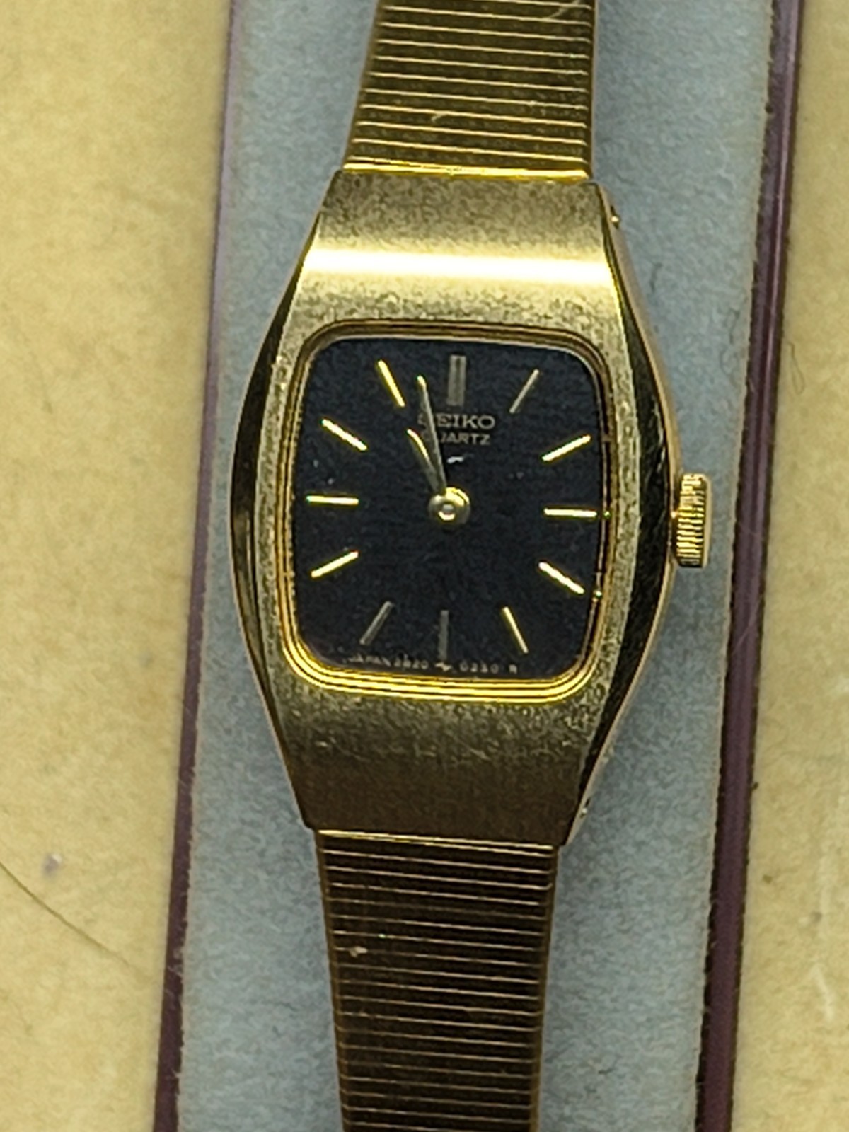 Vtg SEIKO Ladies Quartz Watch New Old Stock SZT098 2B20 Black Gold Mesh Box Tag