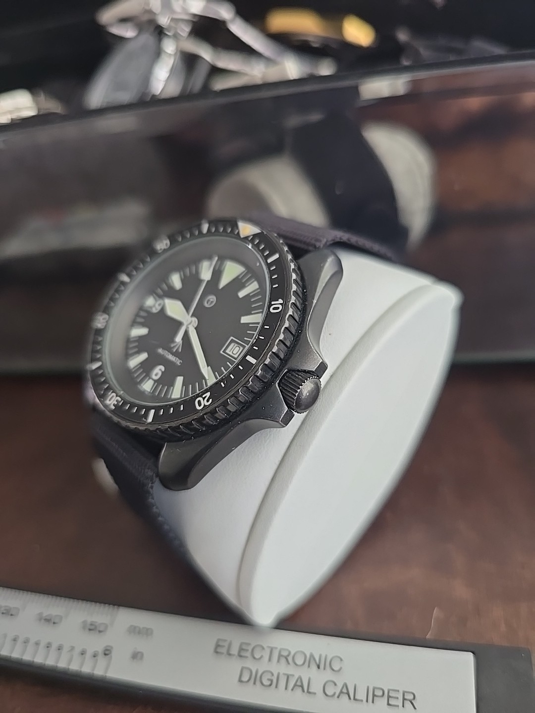 Orsa Military Watch Automatic Swiss Movement. Screw-Down Crown.