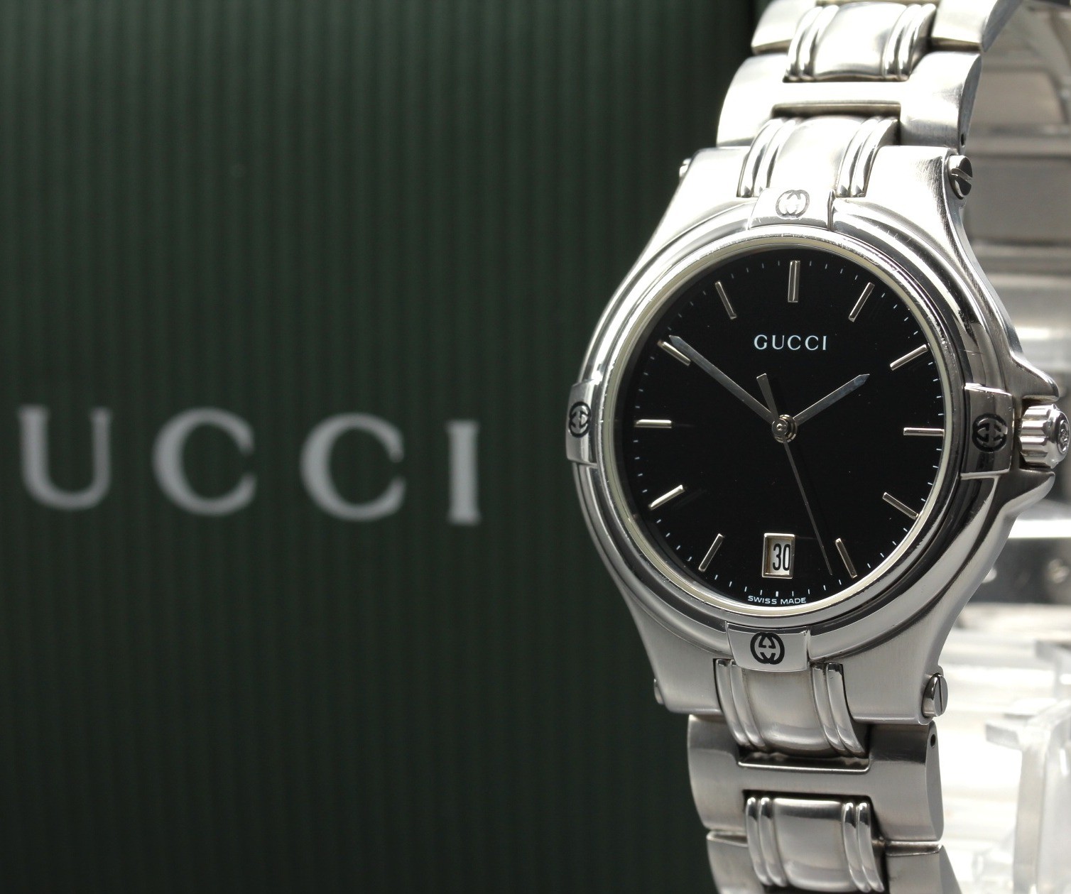 [MINT w/Box] Vintage Gucci 9040M 35mm Black Dial Silver Date Quartz Men’s Watch