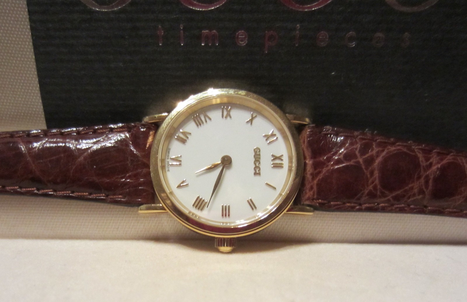 Gucci 700 L – 18K 750 Solid Gold Case Ladies Quartz Watch in Box – Pristine Cond