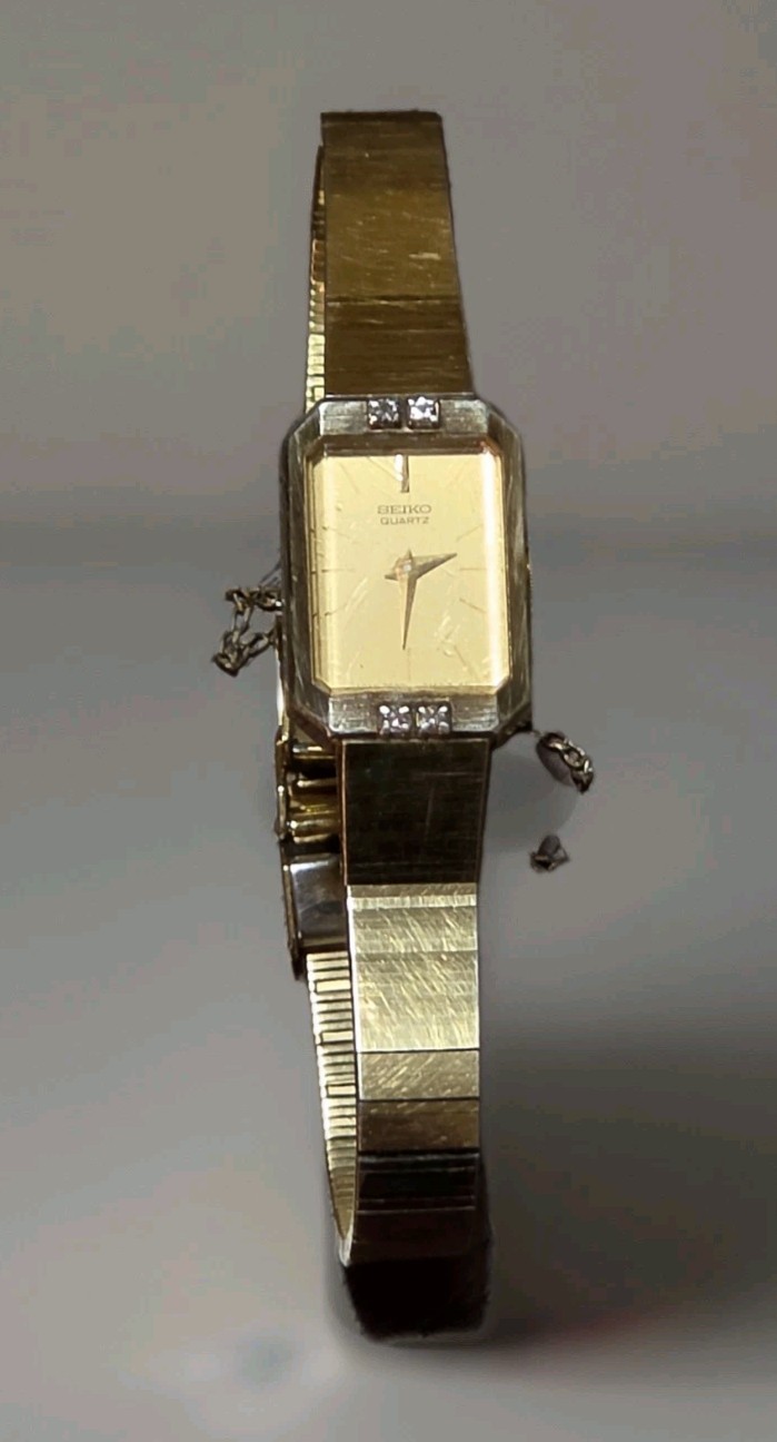 Vtg SEIKO Womens 2E20-5099 Diamond Bezel Gold Dial 14mm Quartz Watch, 7 1/4″