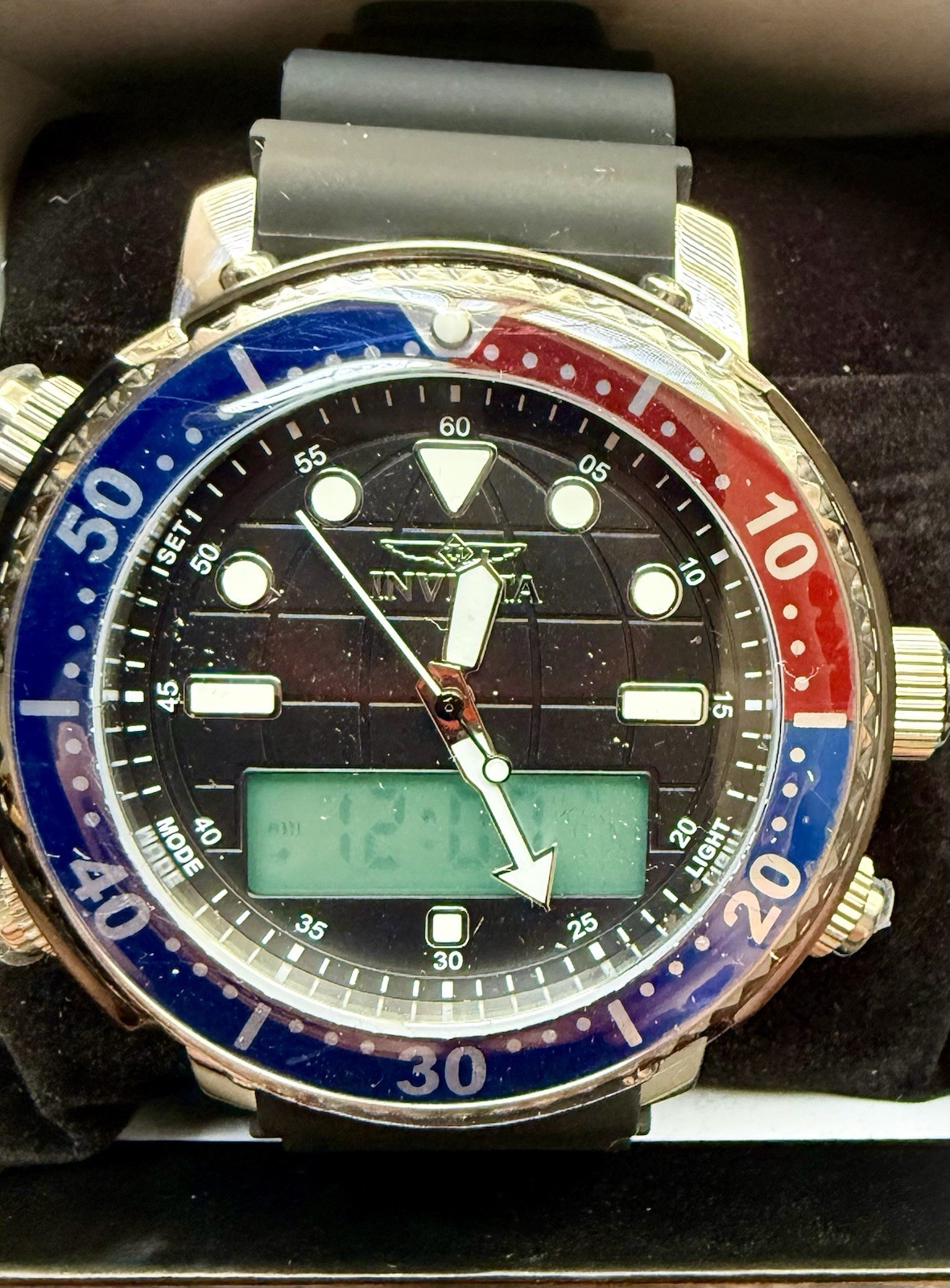 Invicta Men’s Diver Analog-Digital Watch Black Dial Blue/Red Bezel Box Manual