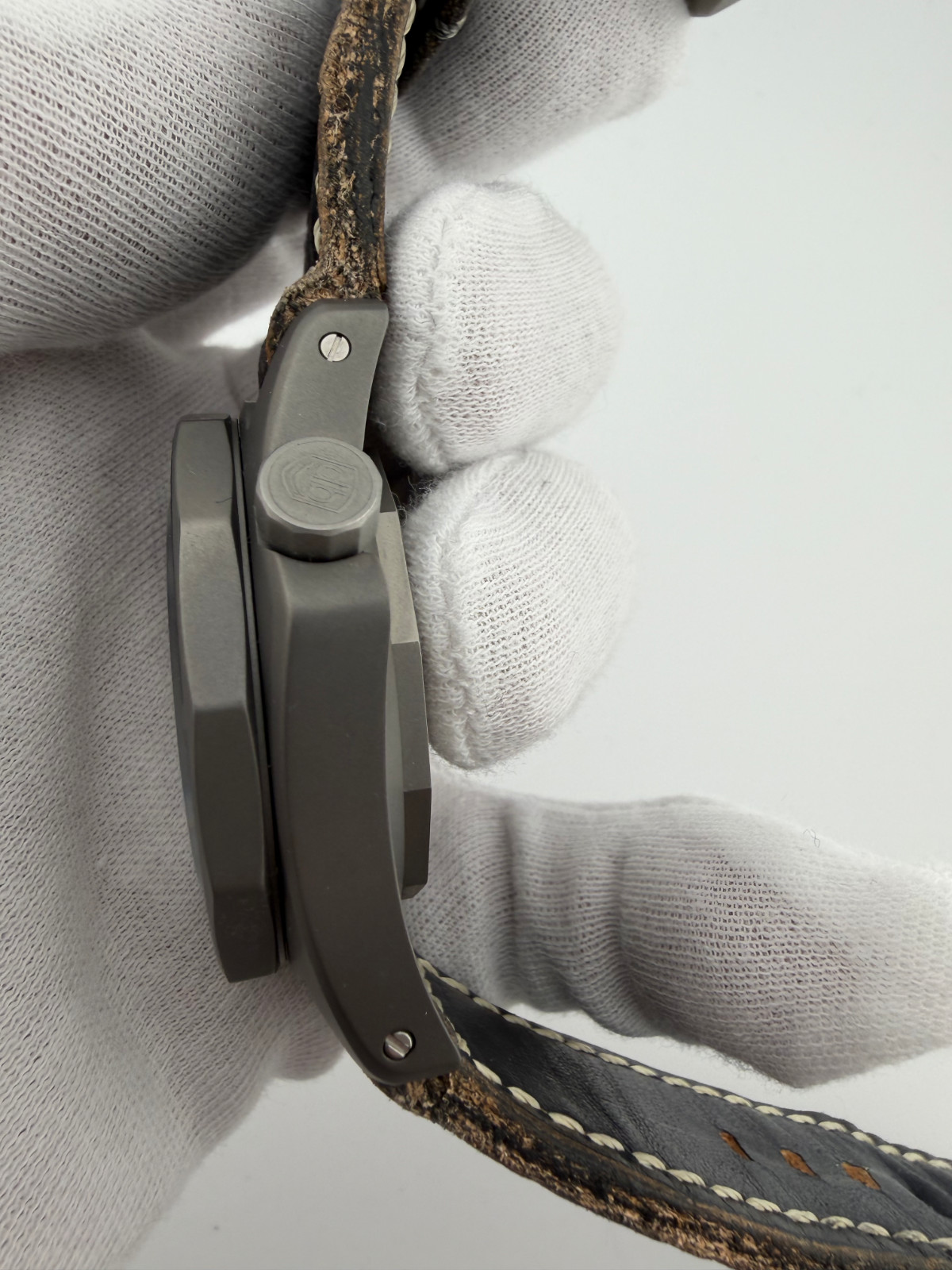 Vintage-VDB F24 Titanium – vintage leather strap – SWISS movement – BRAND NEW