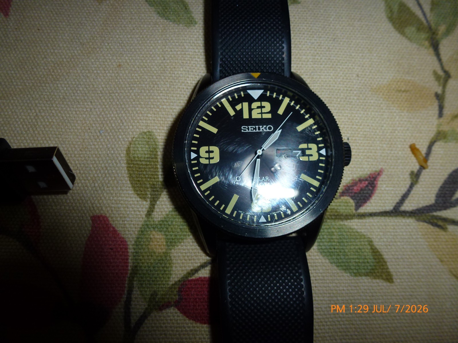 SEIKO Solar Analog Black V158-0AR0 Men’s Watch with LED Charger for Cloudy Days