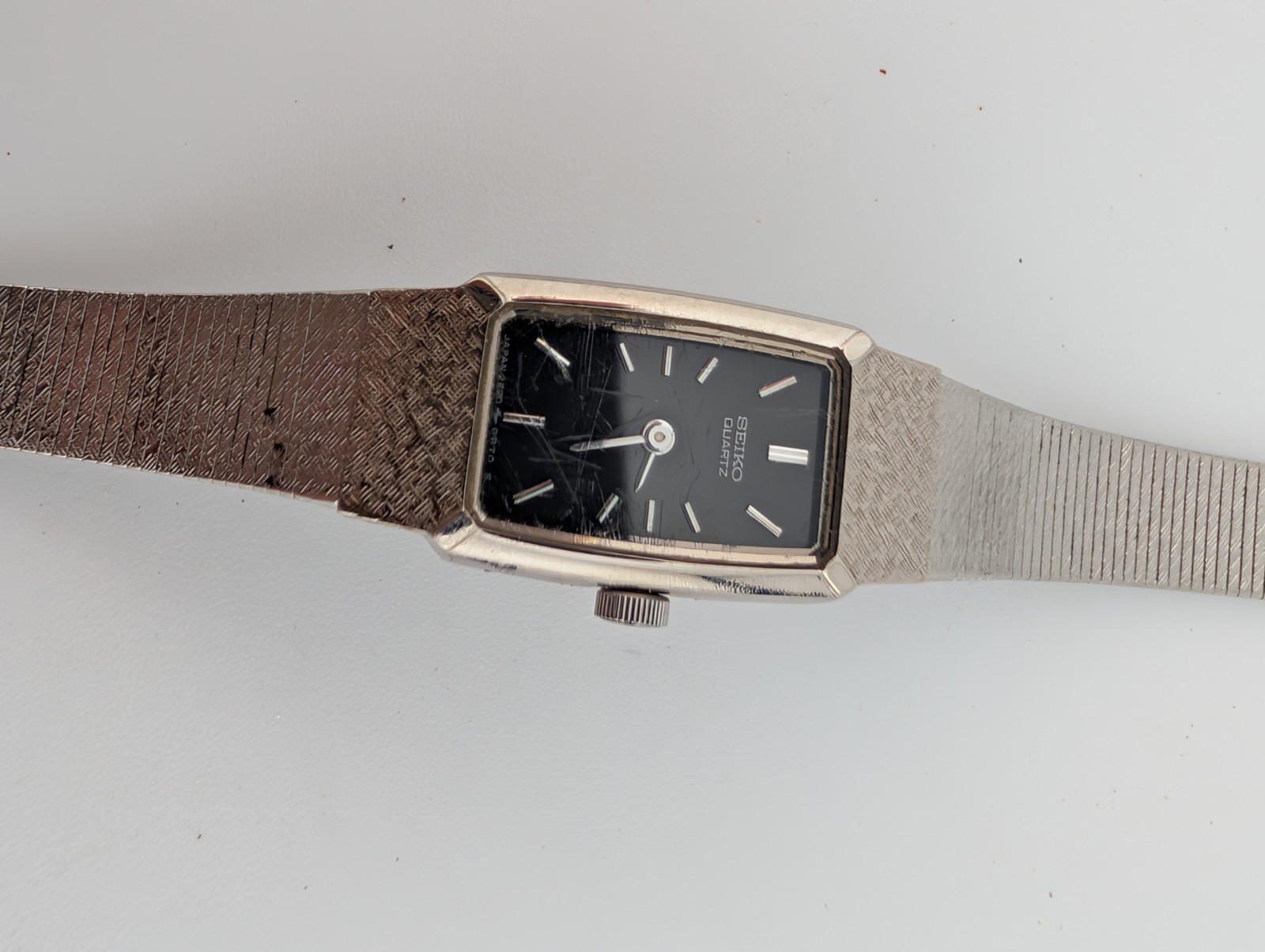 Vintage Seiko Watch Women 13mm Case Silver 6.75″ Band 2E20-5689 New Battery