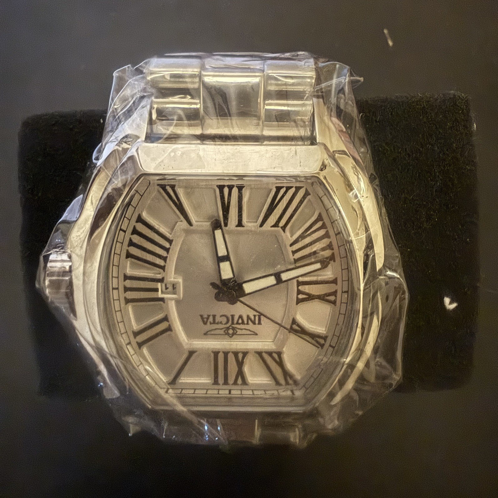 Invicta Pro Diver Roman Numeral Dial Elegant Men SS Quartz Classic Watch 48179