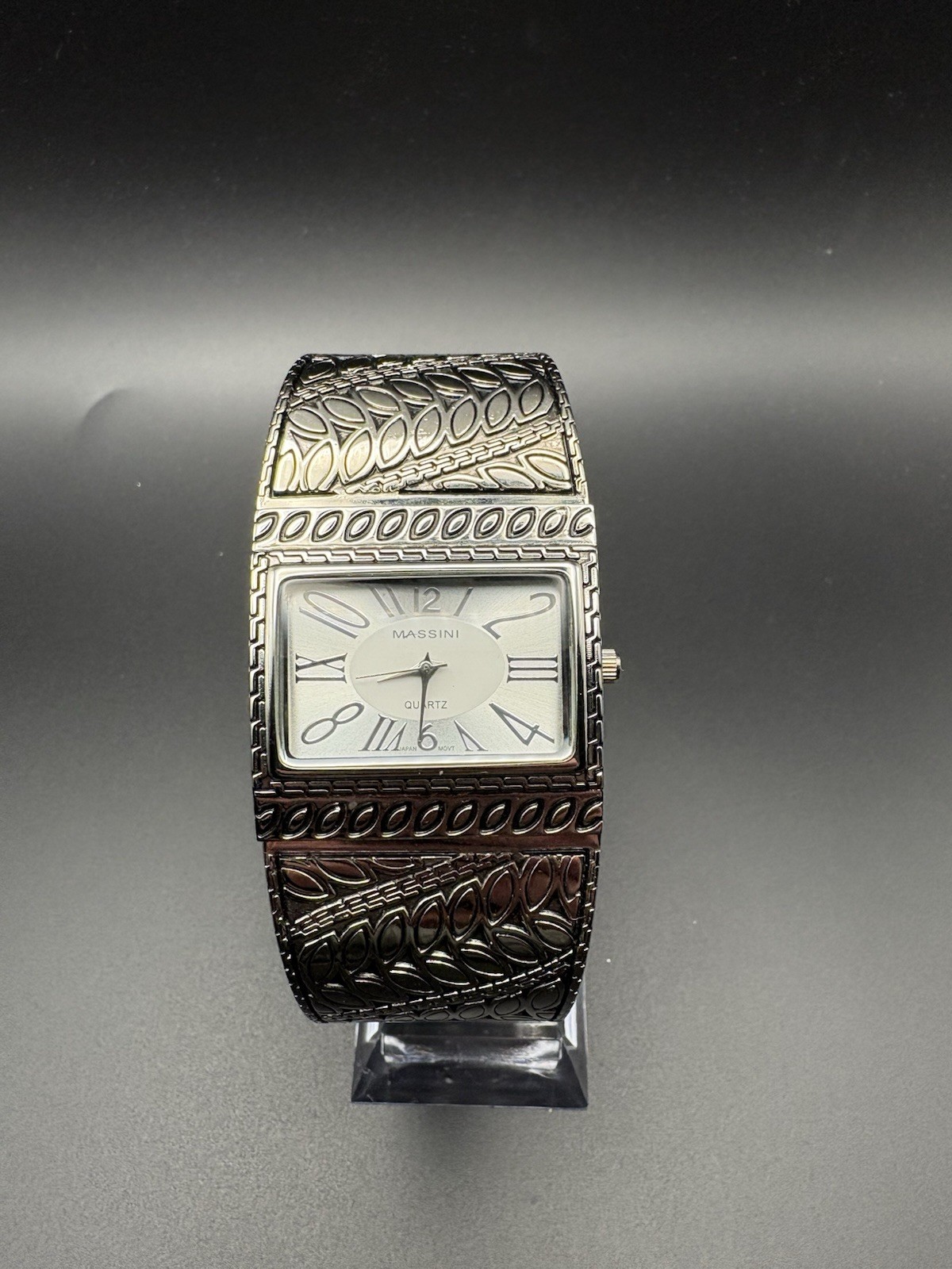 Massini Quartz Cuff Bracelet Watch Textured Silver-toned Band Running