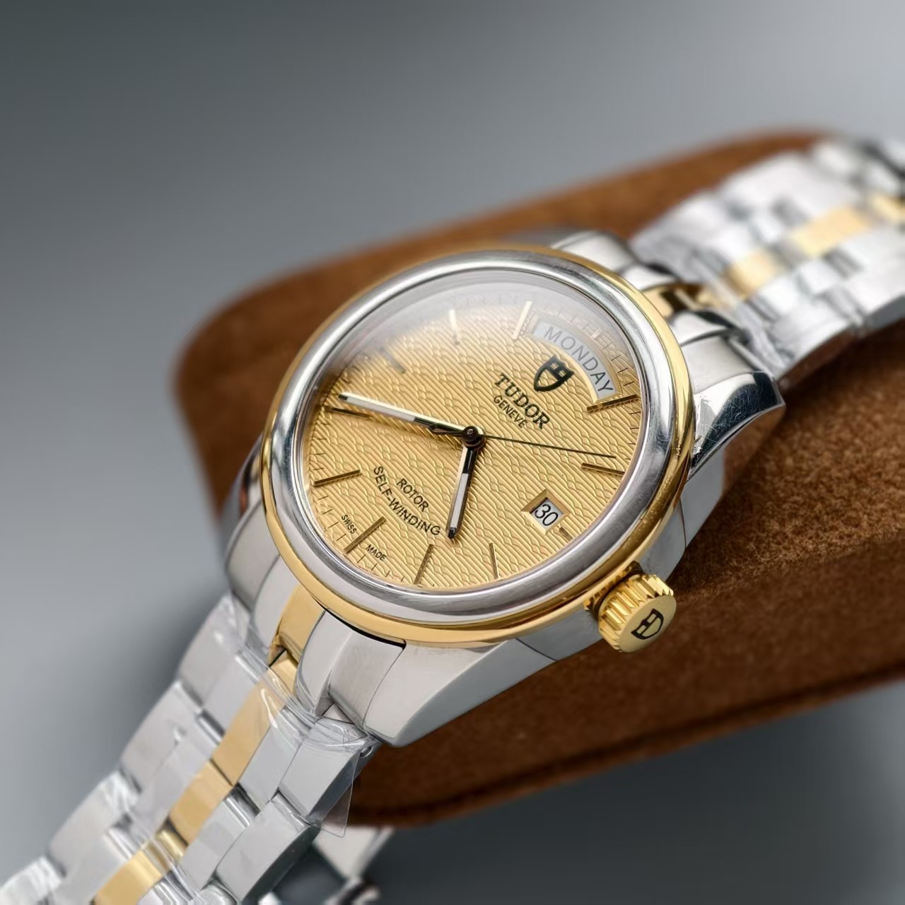 Tudor Gilding Linen Dial Glamour M56003-0003 Men’s Watch Automatic 39mm Date