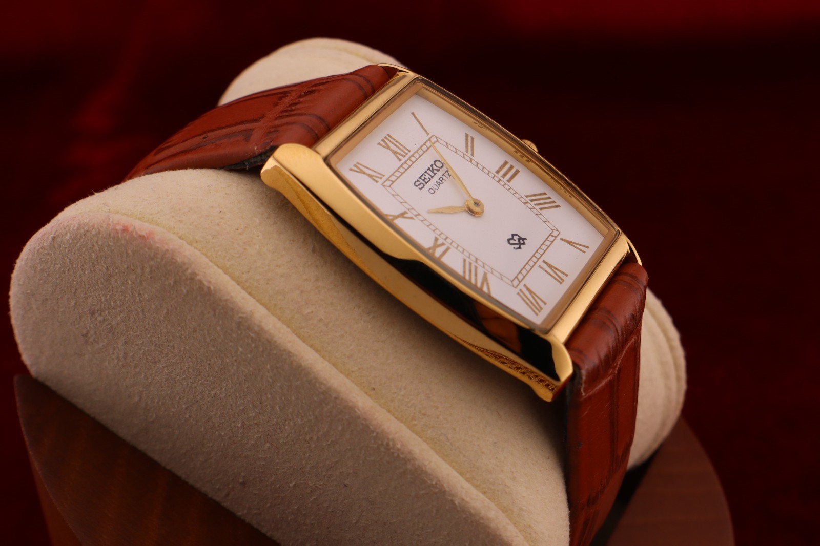 Vintage Men Seiko quartz Barrel-Tank White Dial Light Brown leather Dress Watch