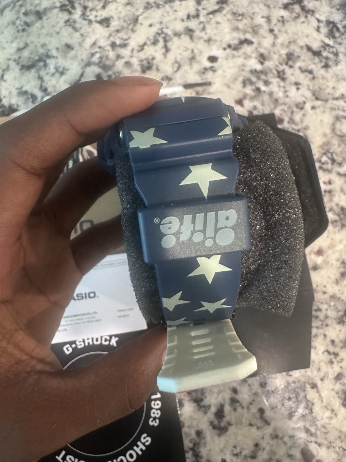 Shock Resistant Stars Band w/ Box