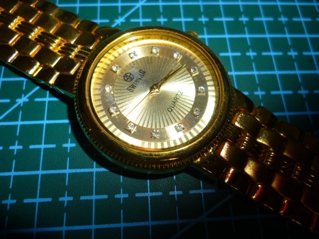 UNISEX SWISS MADE 18K GOLD PLATED SWISTAR DRESS WRISTWATCH NEW WITHOUT TAGS.