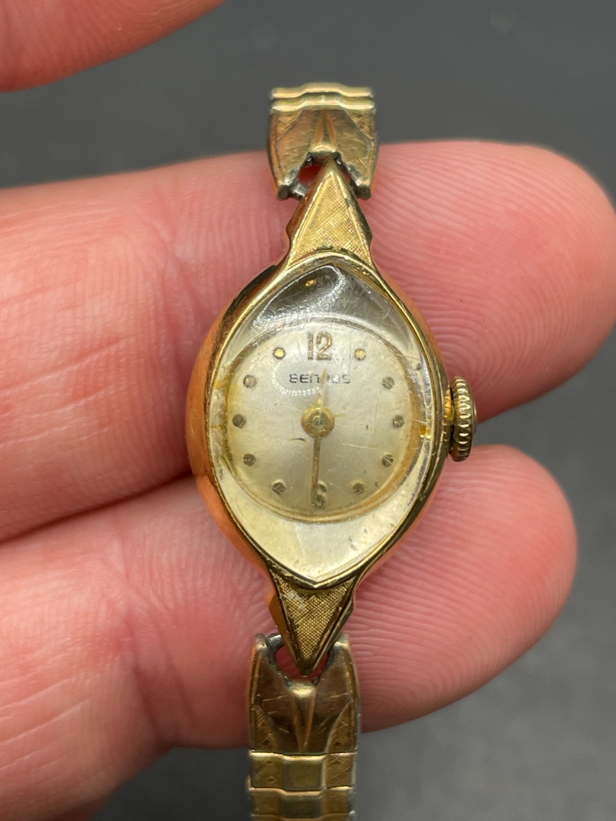 Vintage Benrus Swiss Watch Women 10k GF Mechanical Oval 13.8mm Stretch Band 6″