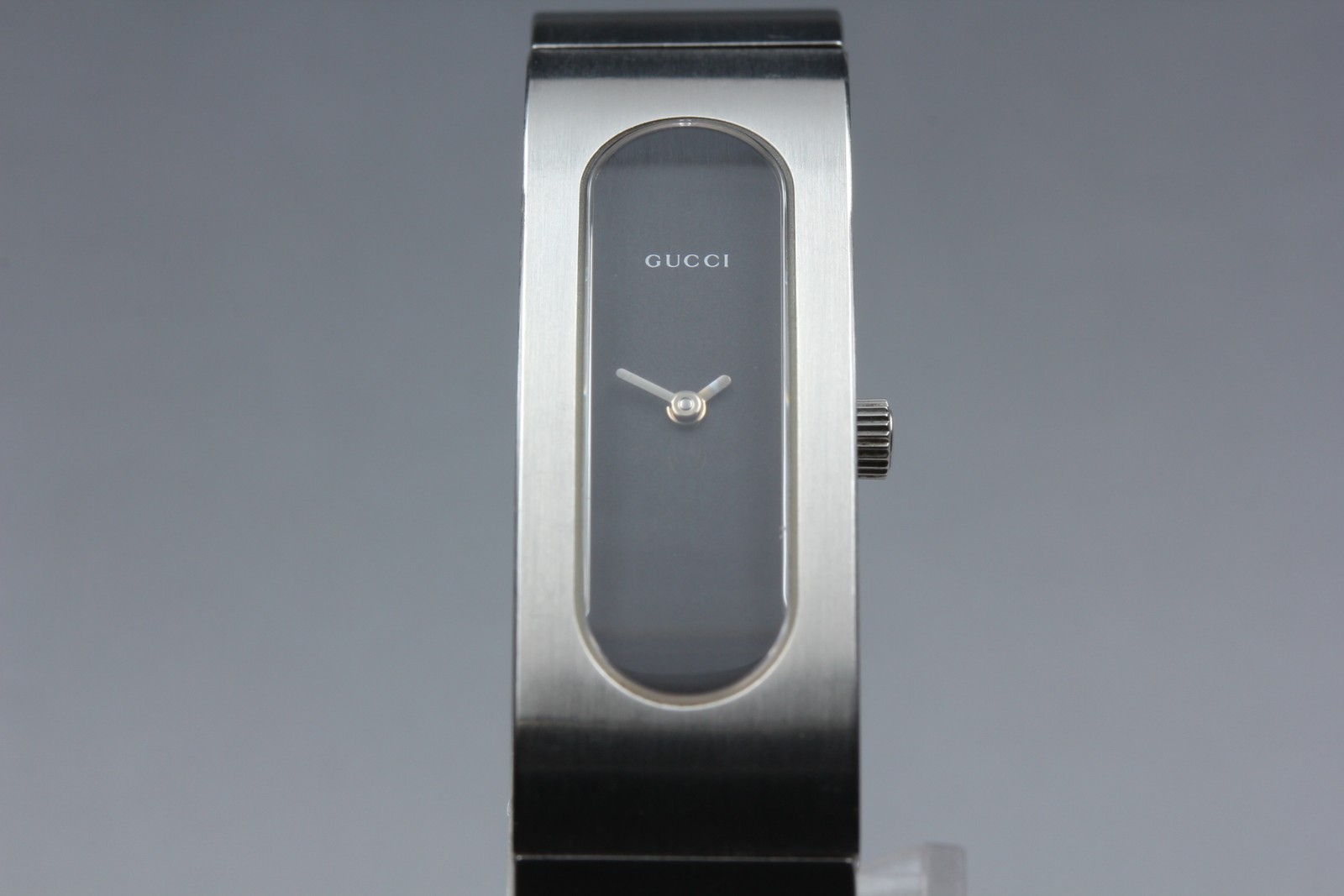 [Near MINT+] GUCCI 2400S 14mm Black Dial Bangle Quartz Women’s Watch From JAPAN