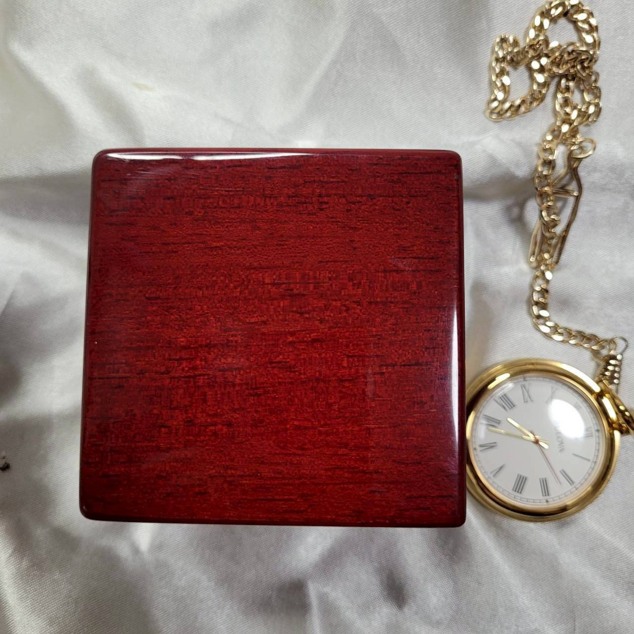 Bulova Ashton Gold-Tone Pocket Watch B2662 Quartz High-Gloss Mahogany Wood Box