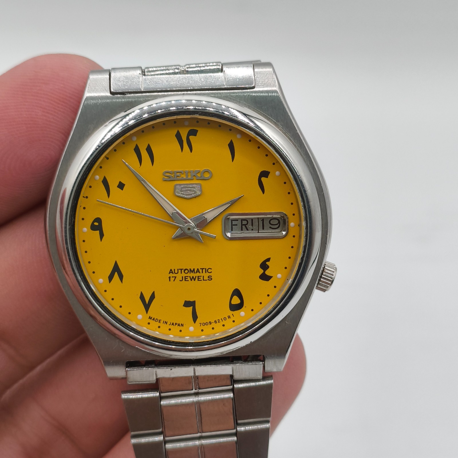 Seiko 5 Arabic Automatic 7009 Men’s Vintage Watch 17 Jewels Yellow Dial – 37mm