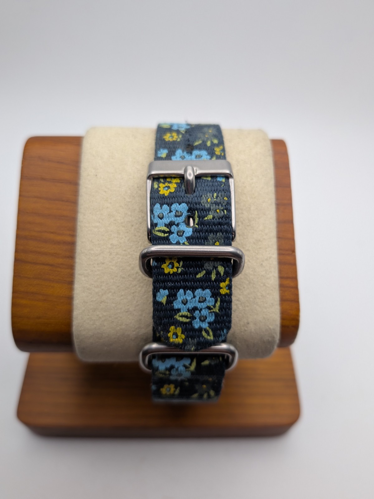 Timex Weekender Womens Indiglo Watch 31mm Floral Nylon T2P370 New Battery
